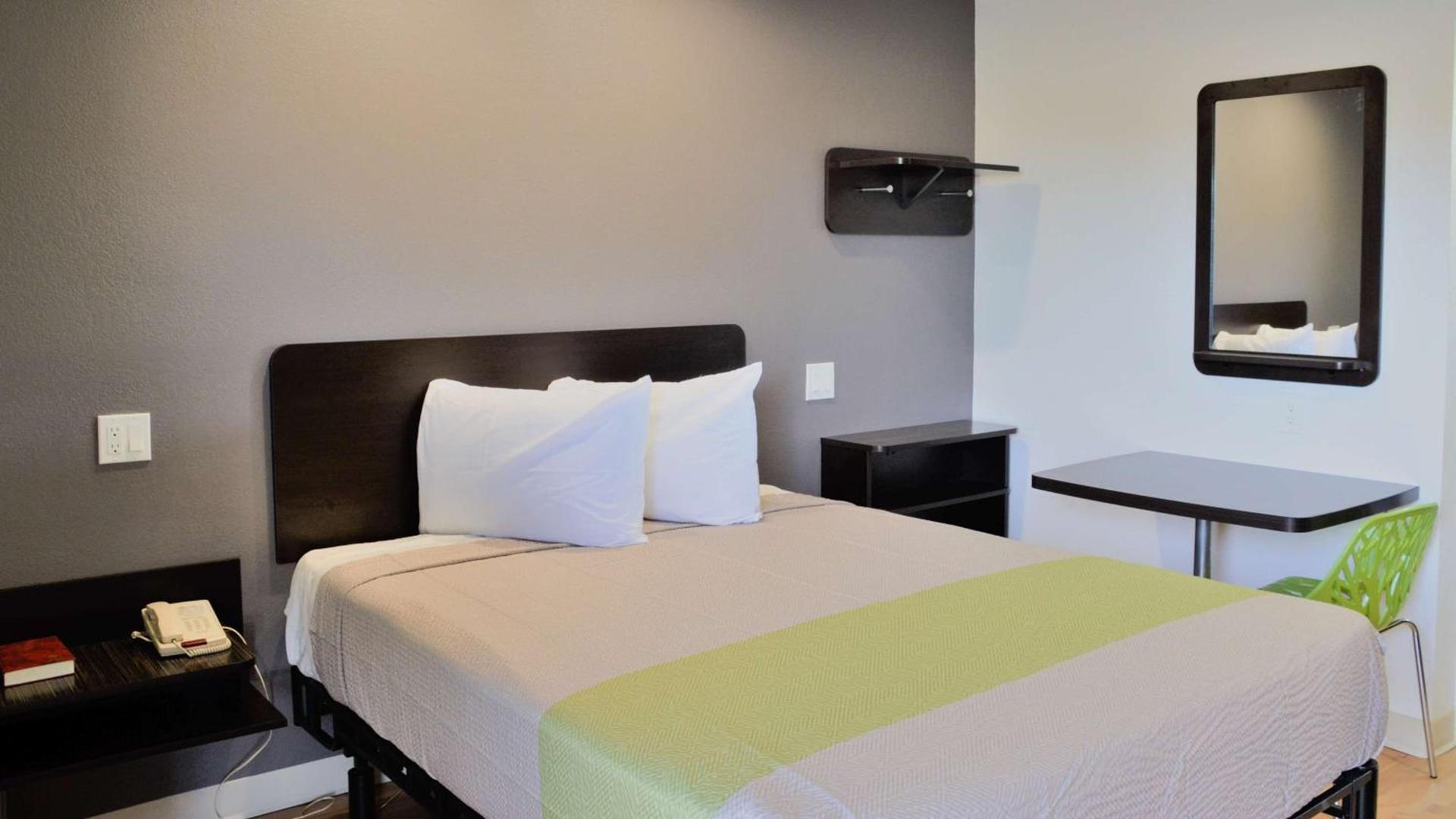 Studio 6-Buttonwillow, CA photo 15