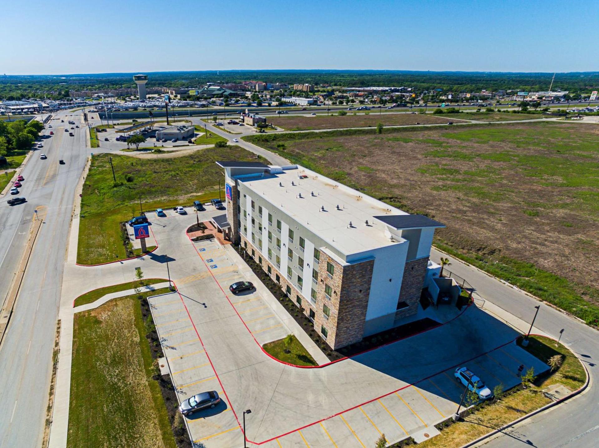 Studio 6-Buda, TX photo 18
