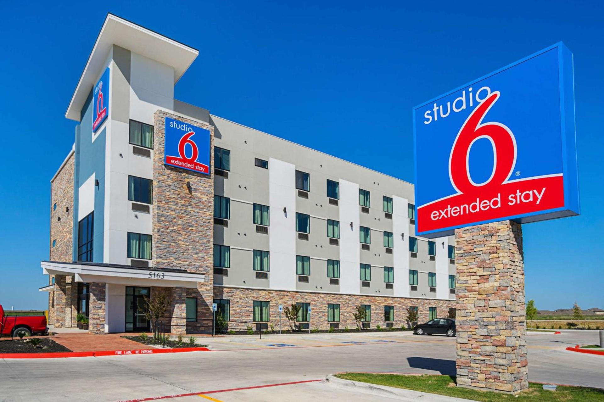 Studio 6-Buda, TX photo 4