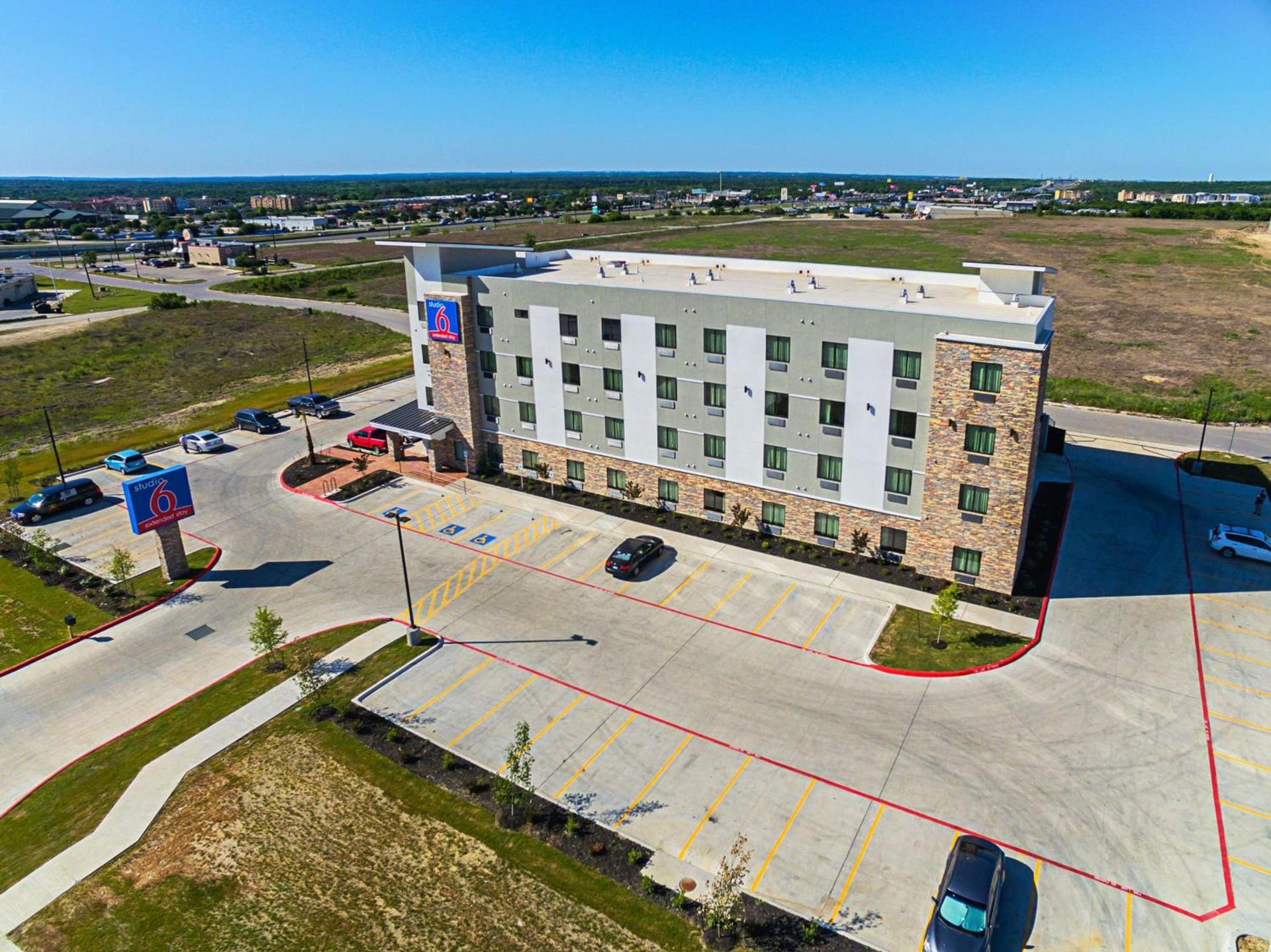 Studio 6-Buda, TX photo 17