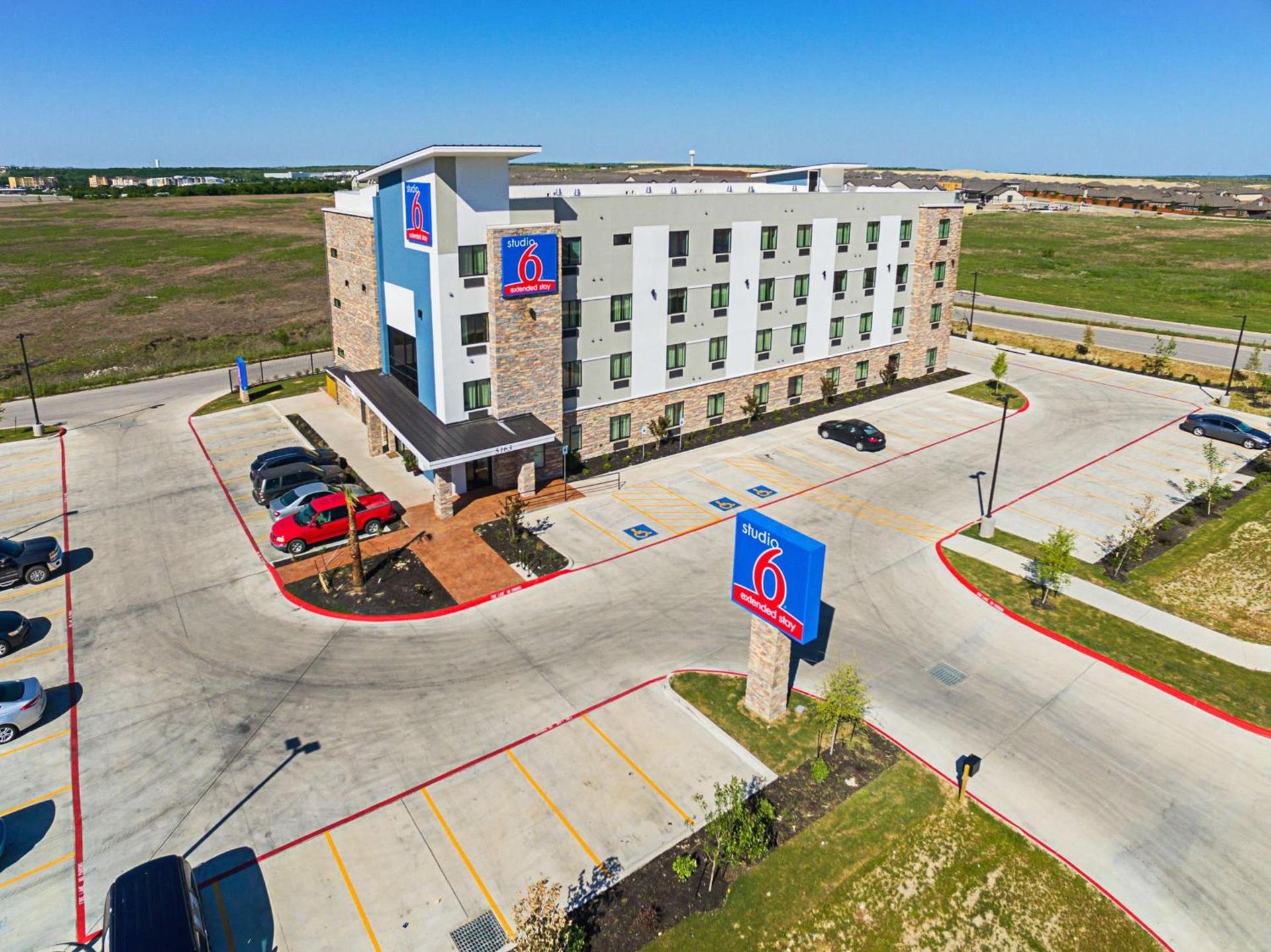 Studio 6-Buda, TX photo 14