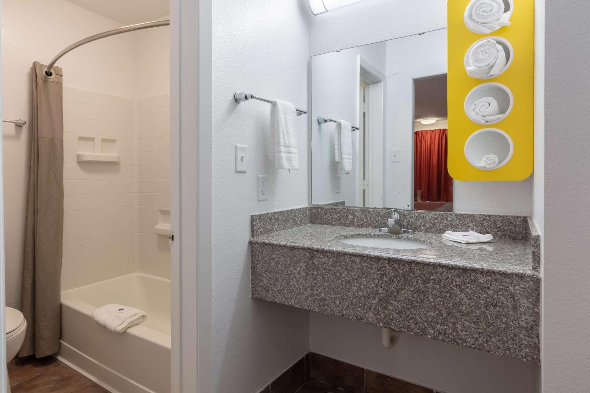 Studio 6-Bryan, TX - University Area photo 27