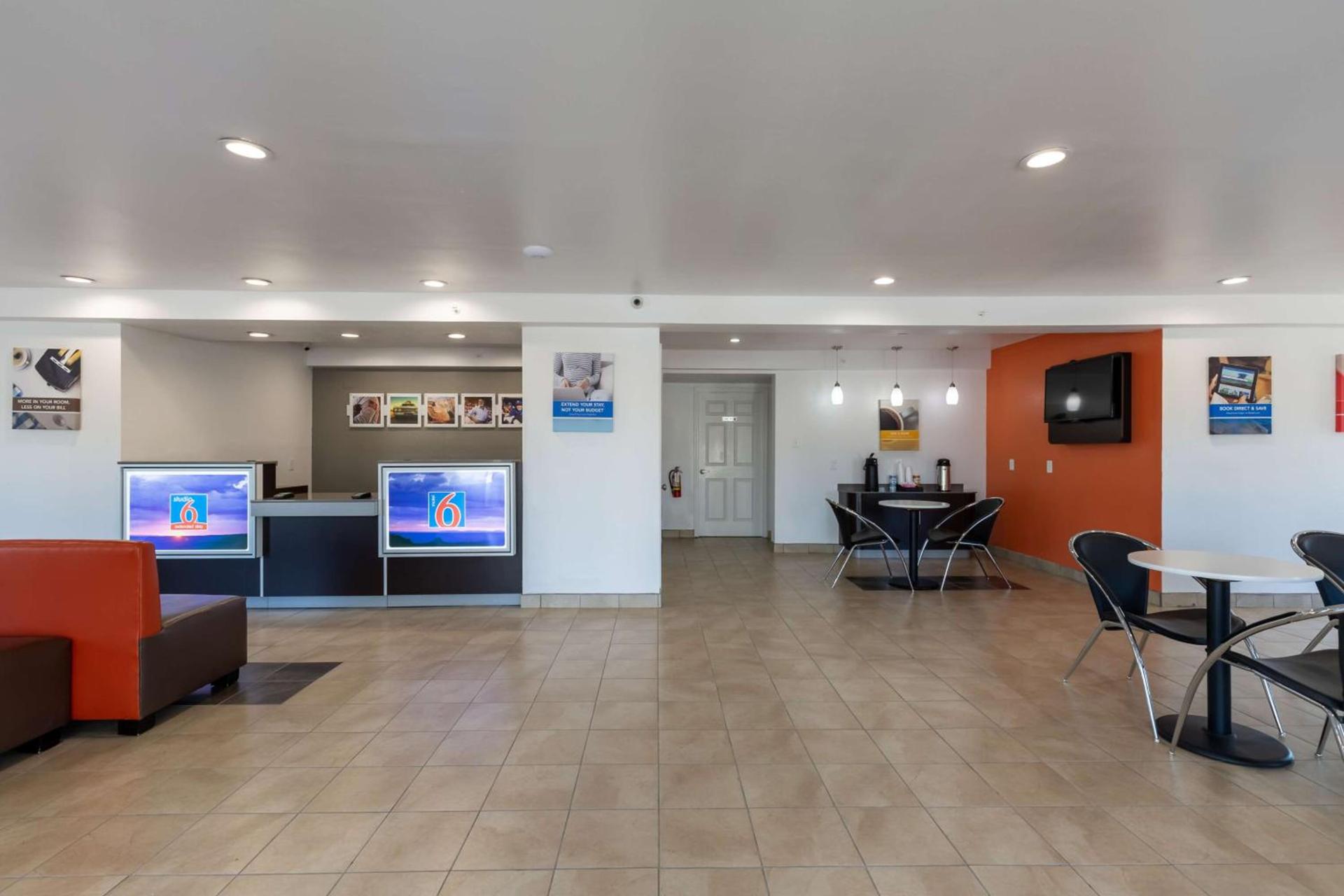 Studio 6-Bryan, TX - University Area photo 38