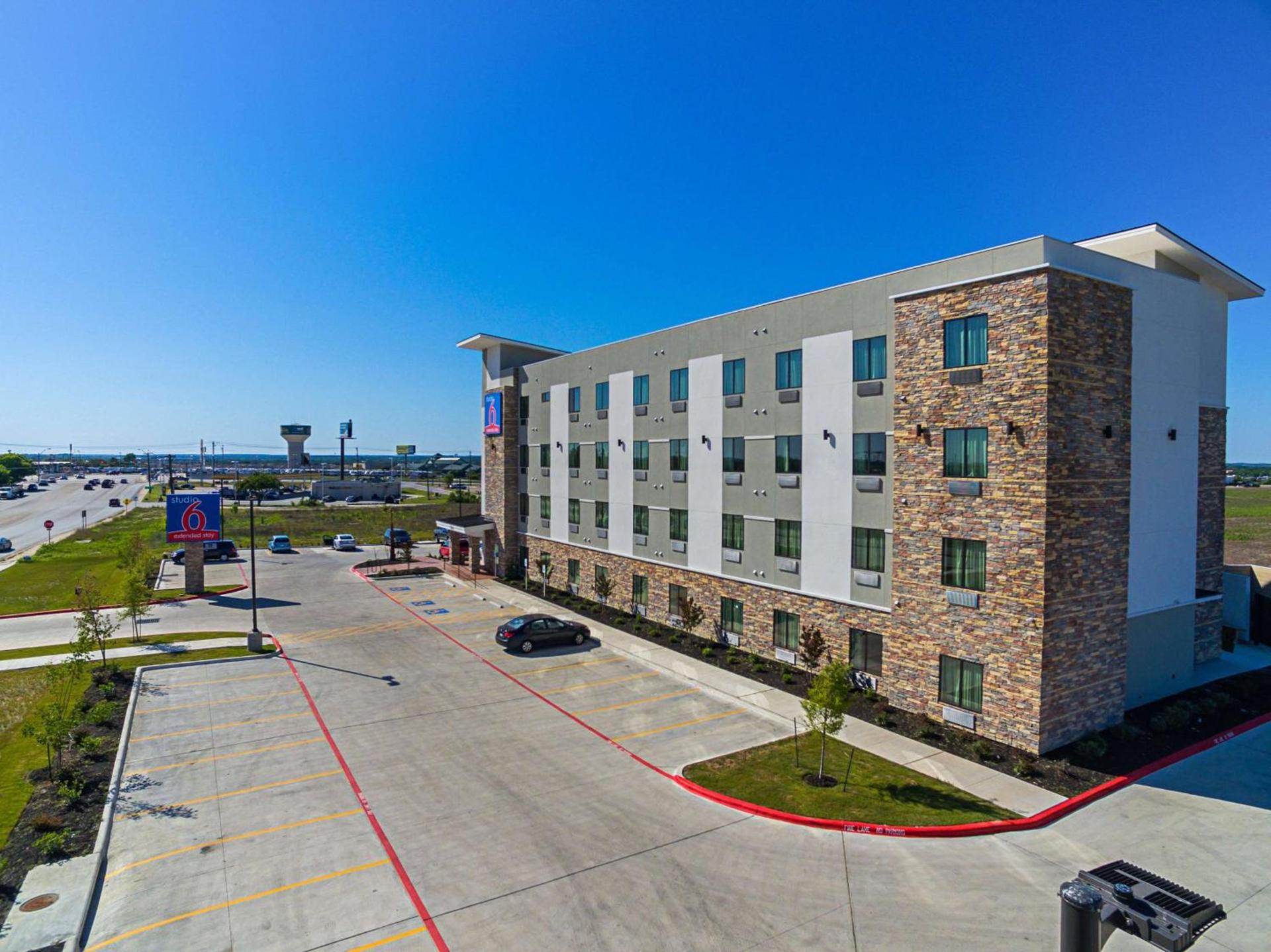 Studio 6-Buda, TX photo 19