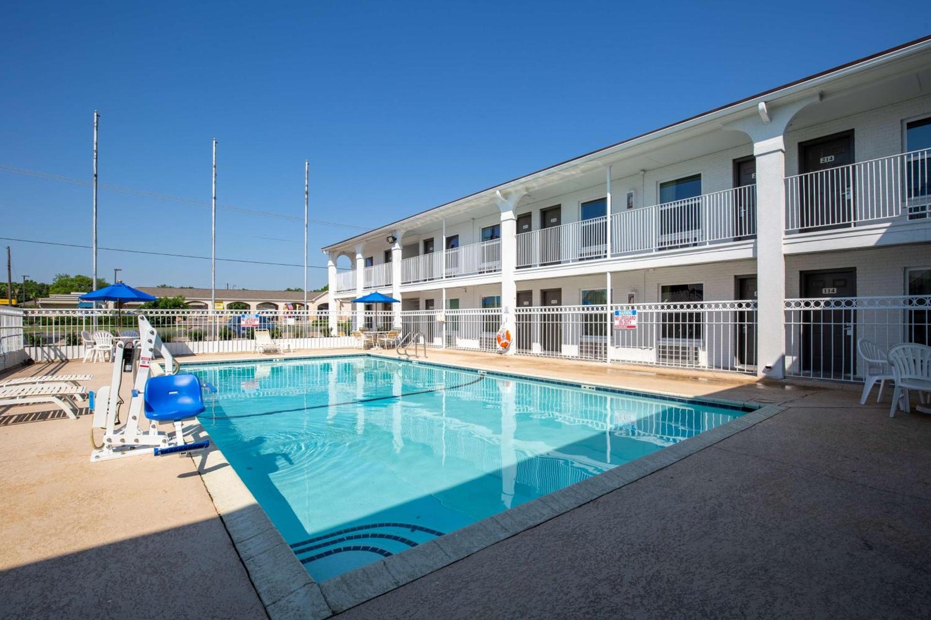 Studio 6-Bryan, TX - University Area photo 15