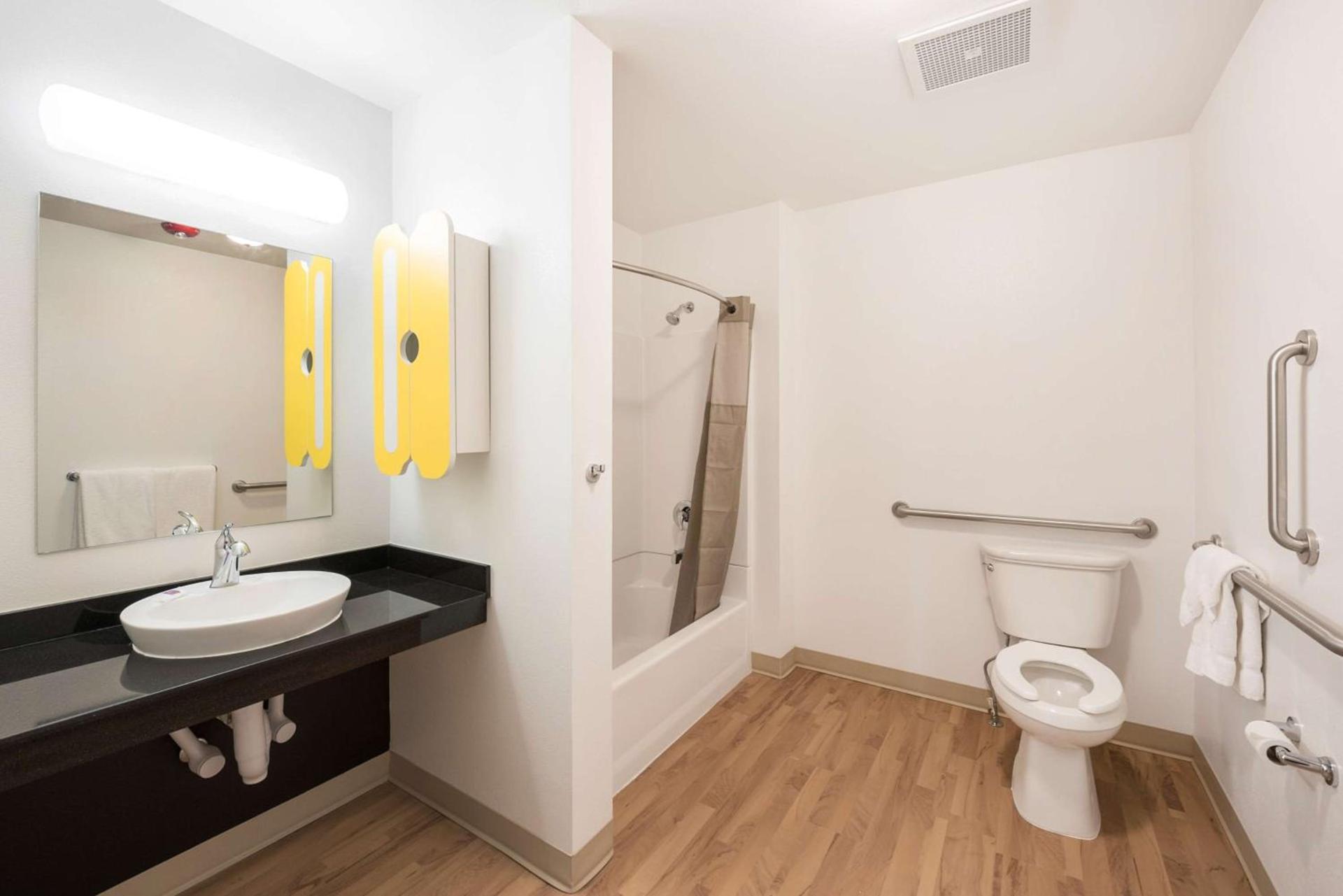 Studio 6-Mccarran, NV - Sparks - Tahoe - Reno Industrial Center photo 17