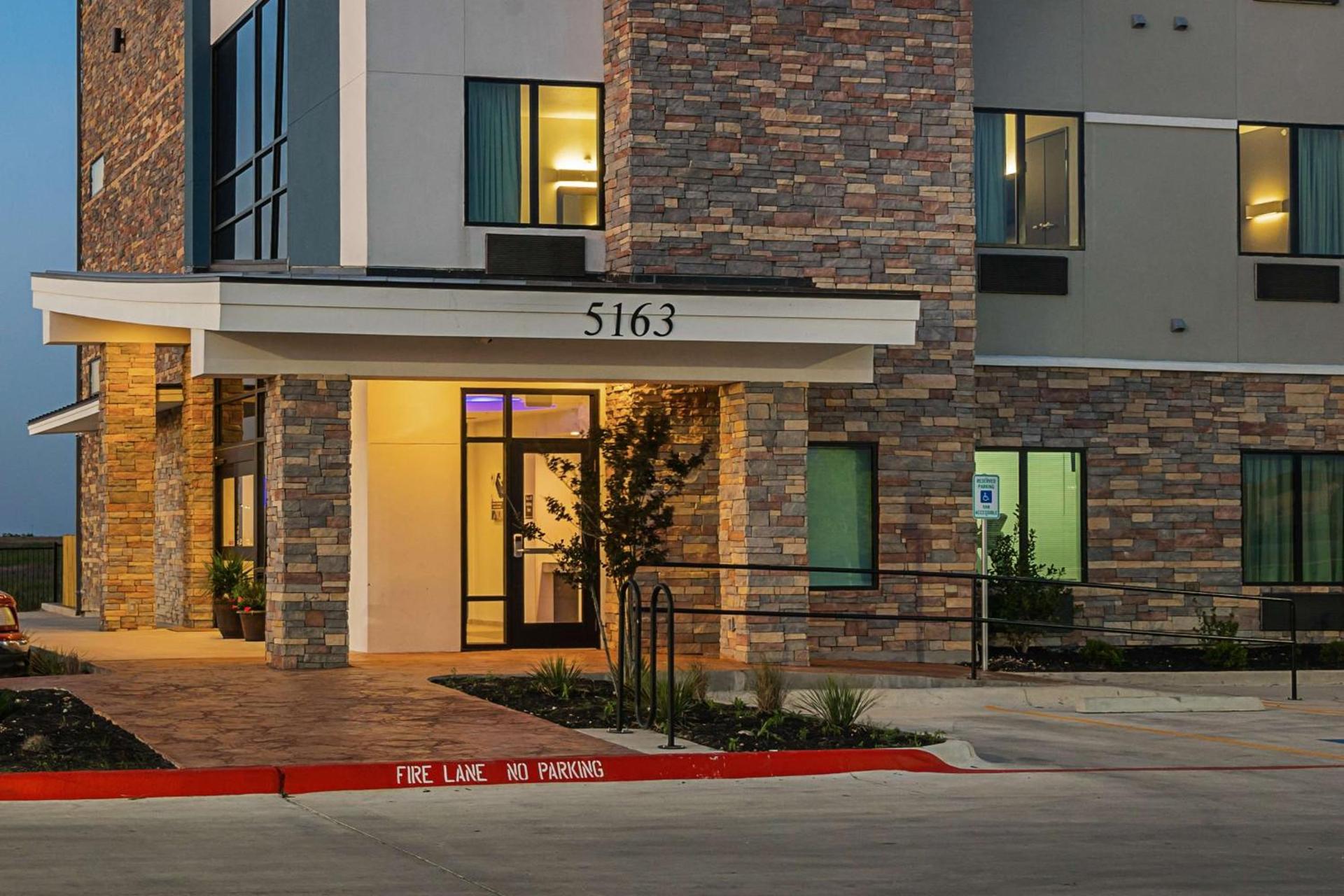 Studio 6-Buda, TX photo 12