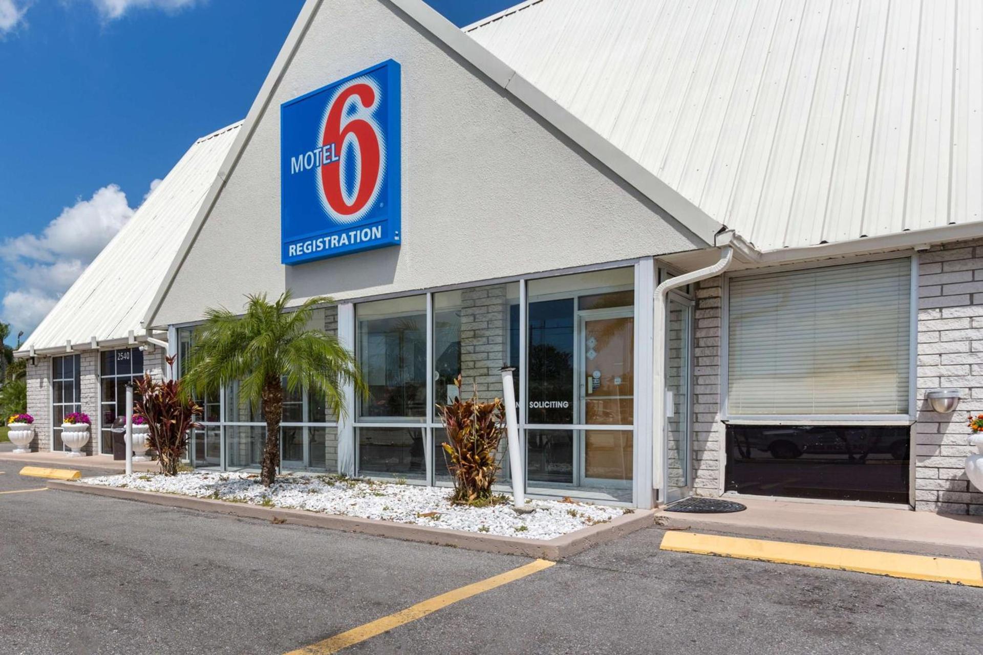 Studio 6-Englewood, FL photo 28