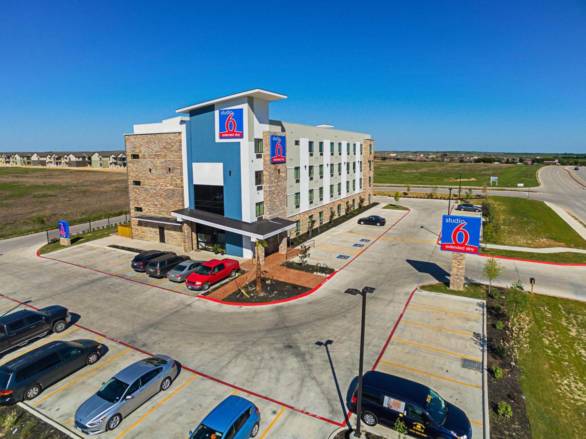 Studio 6-Buda, TX photo 16