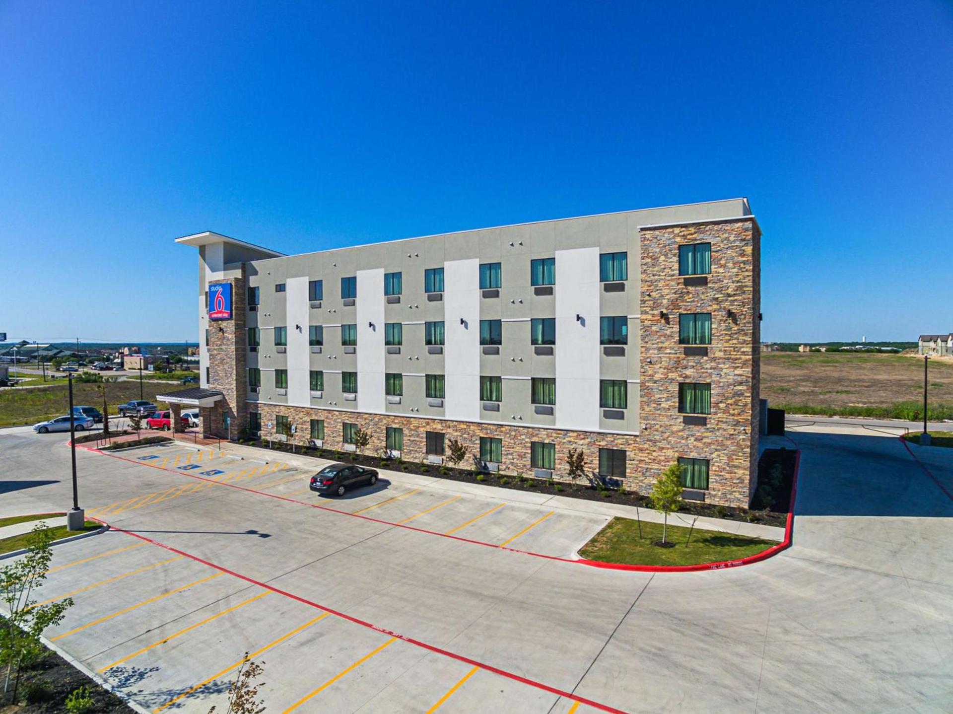 Studio 6-Buda, TX photo 20