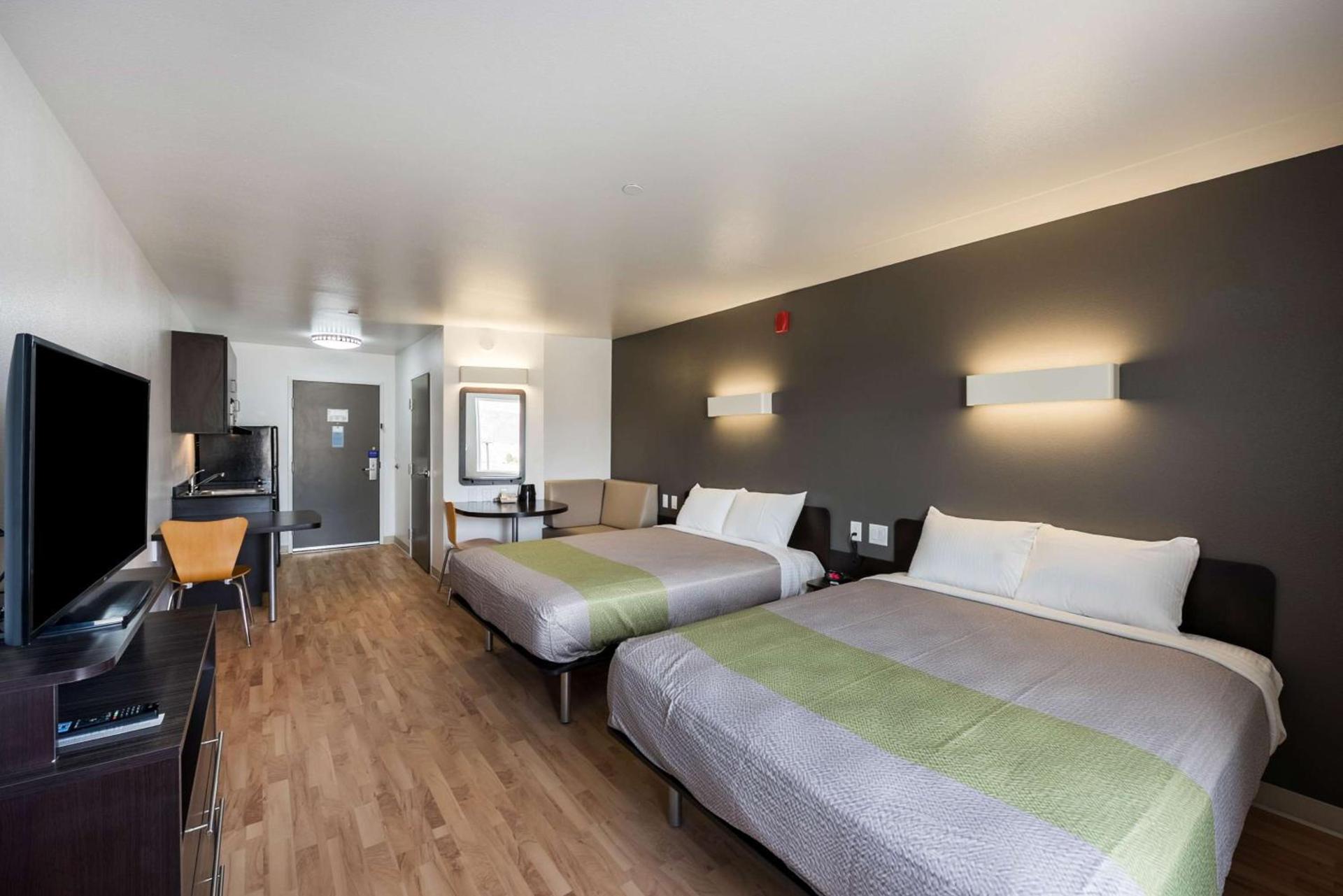 Studio 6-Mccarran, NV - Sparks - Tahoe - Reno Industrial Center photo 12