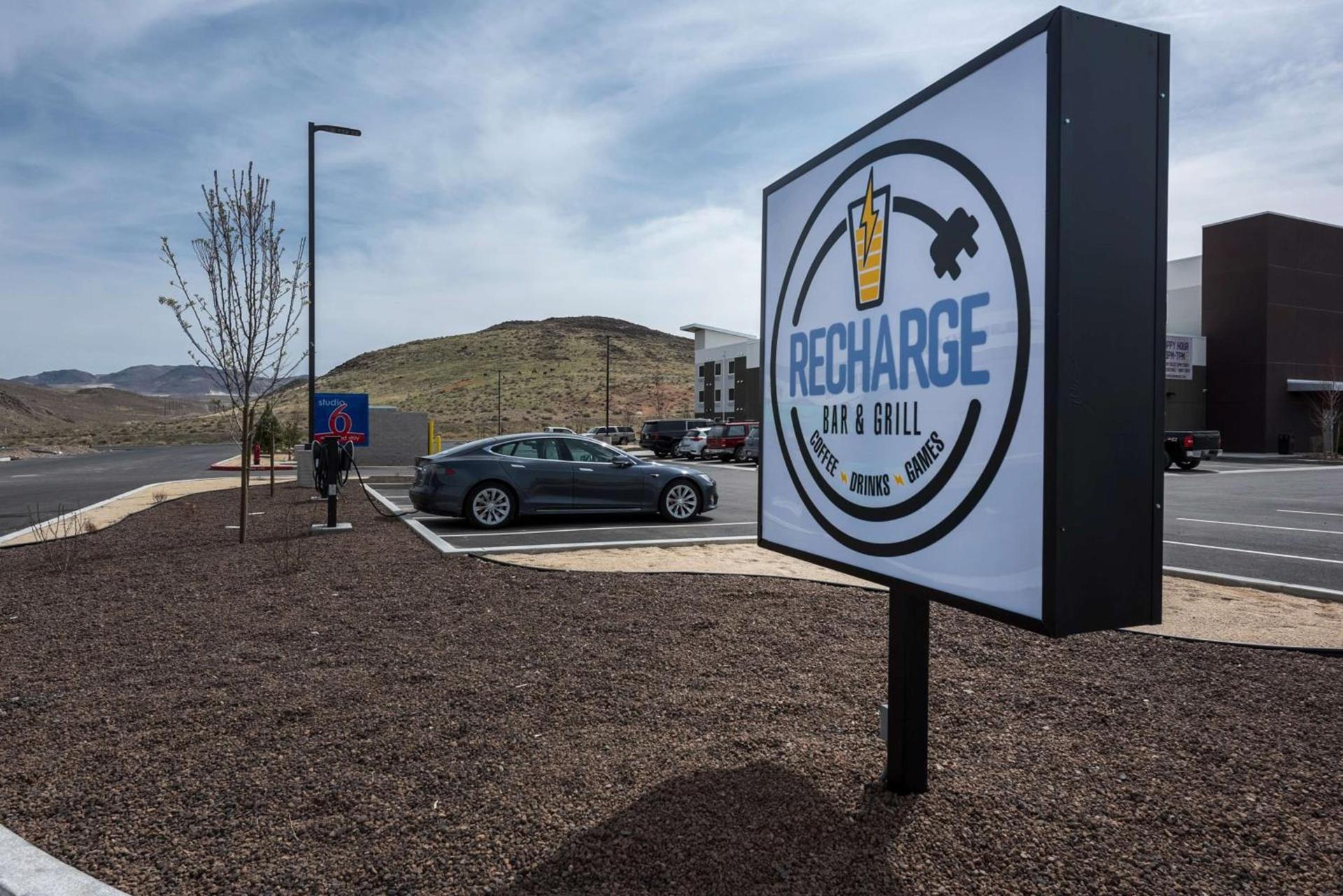 Studio 6-Mccarran, NV - Sparks - Tahoe - Reno Industrial Center photo 3