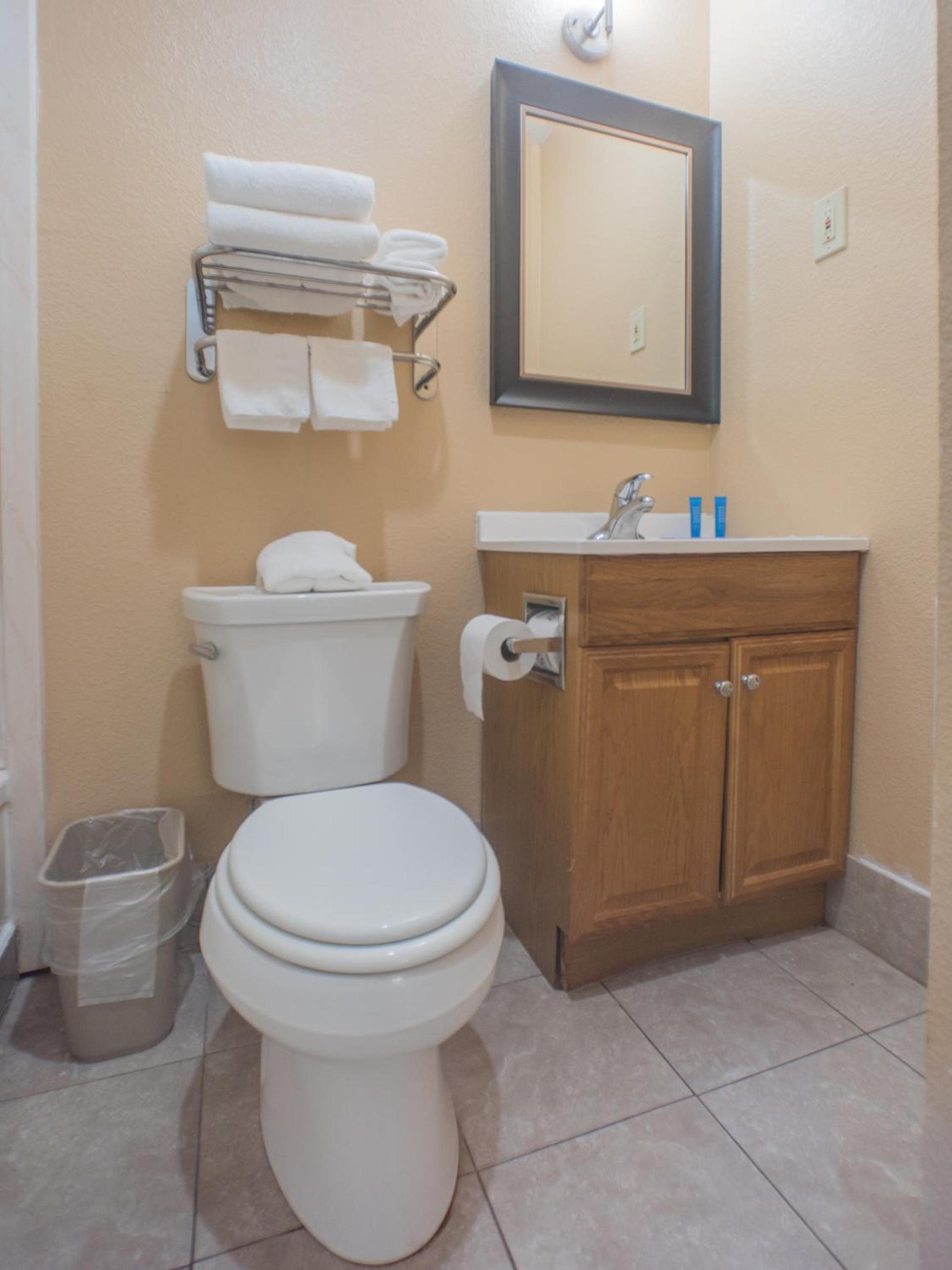Shasta Pines Motel & Suites photo 19