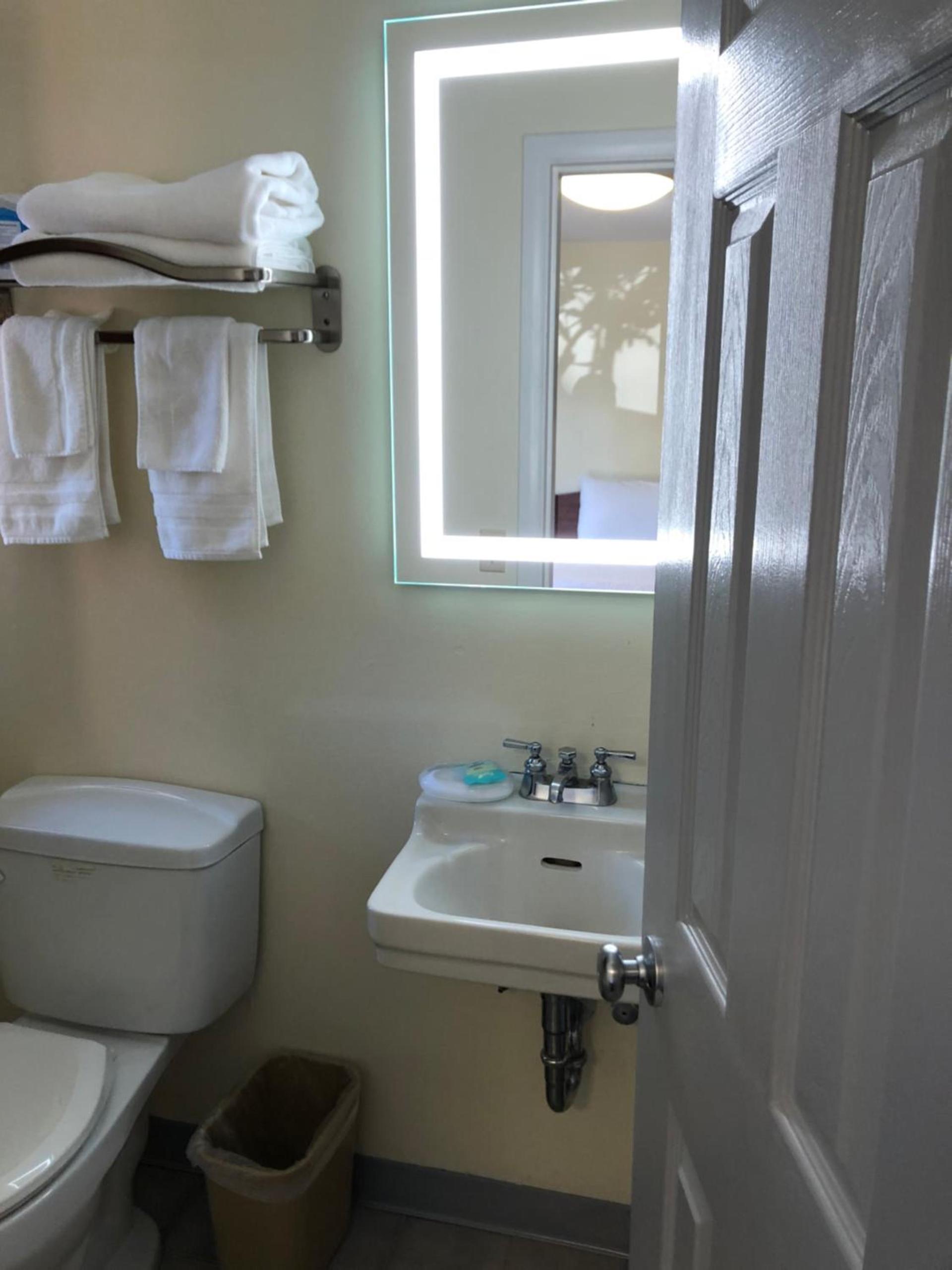 Monticello Motel photo 15