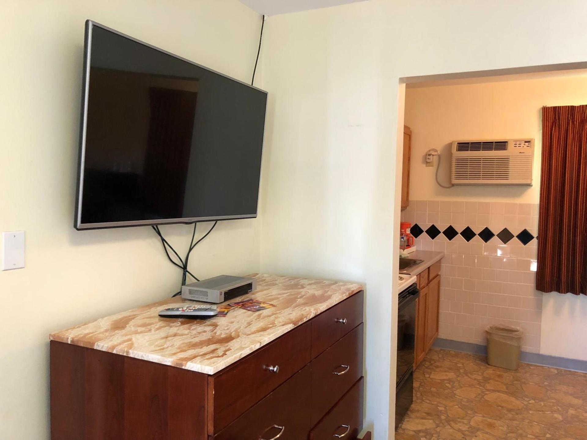 Monticello Motel photo 16