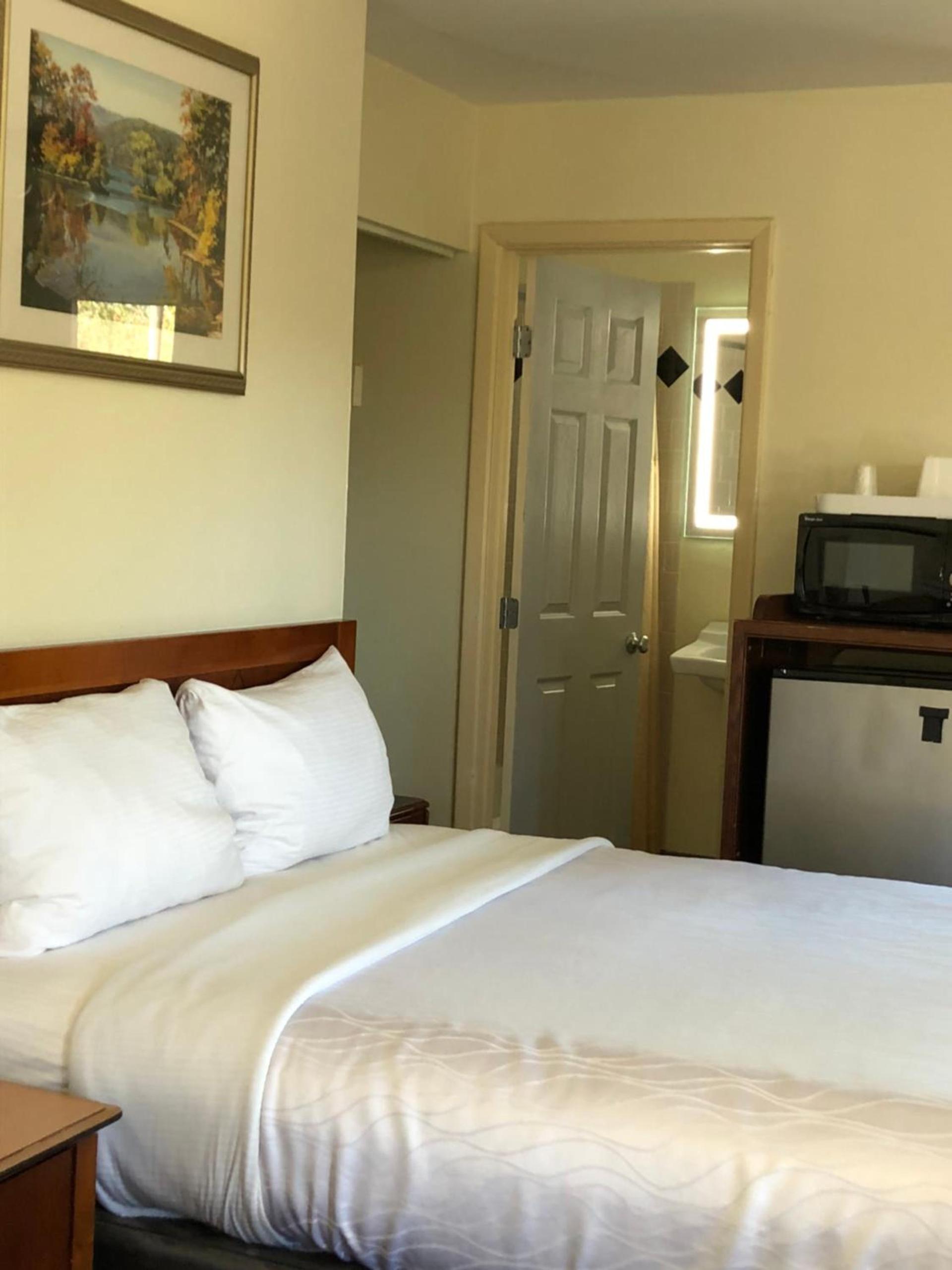 Monticello Motel photo 11