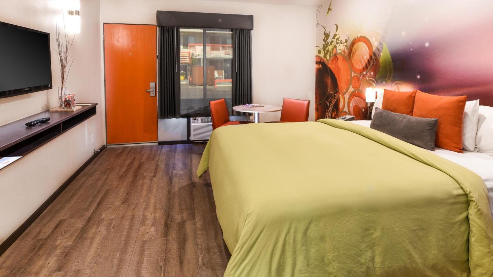 The Tangerine - a Burbank Hotel photo 19