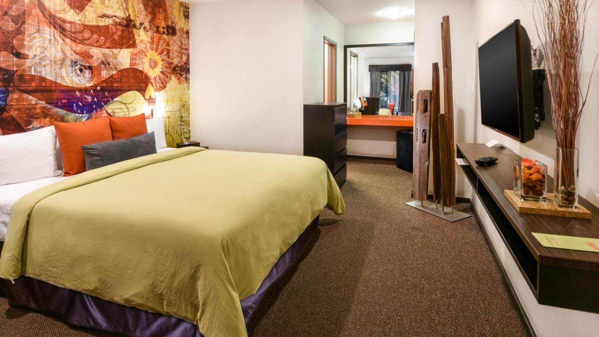 The Tangerine - a Burbank Hotel photo 2