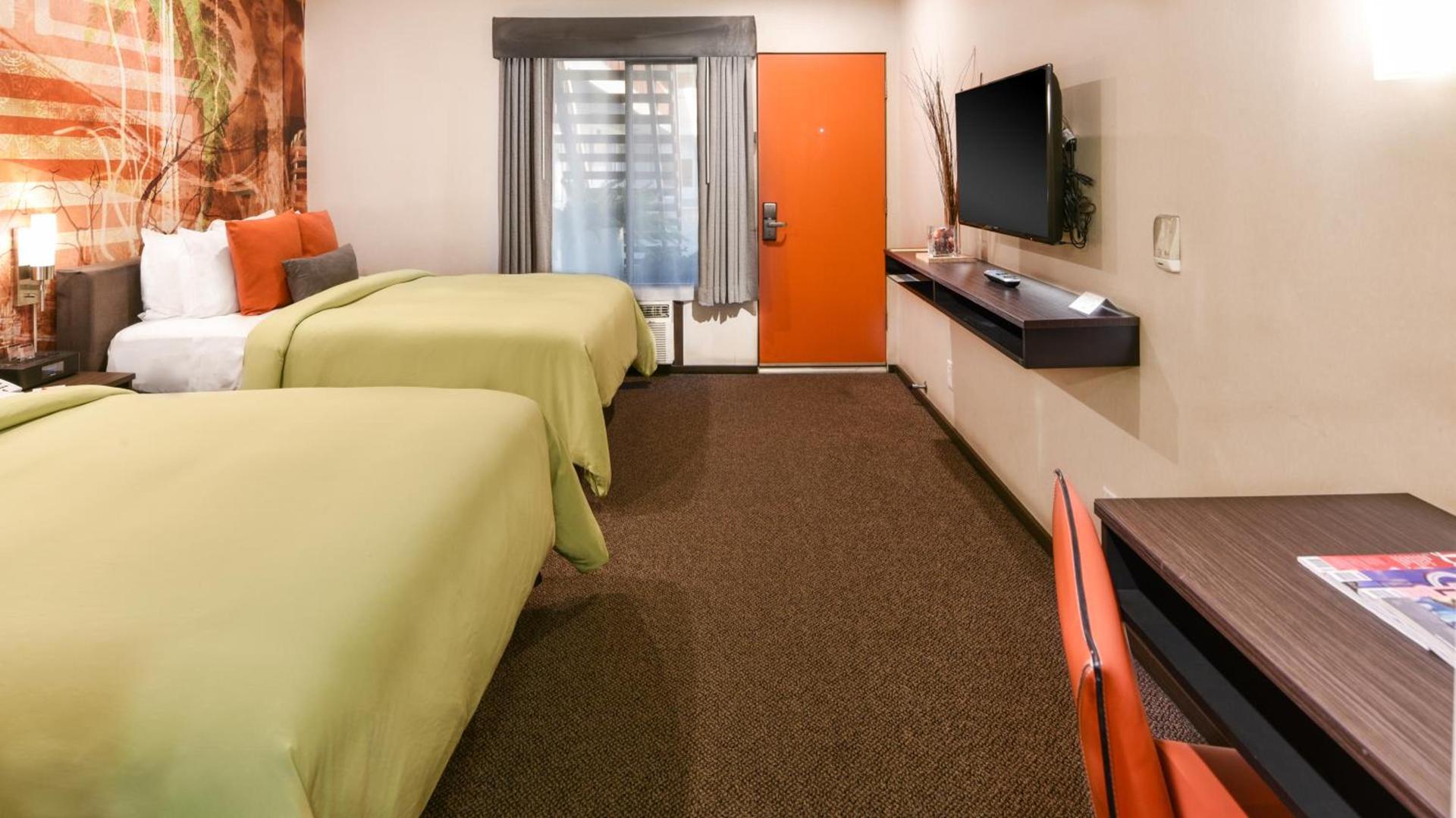The Tangerine - a Burbank Hotel photo 9