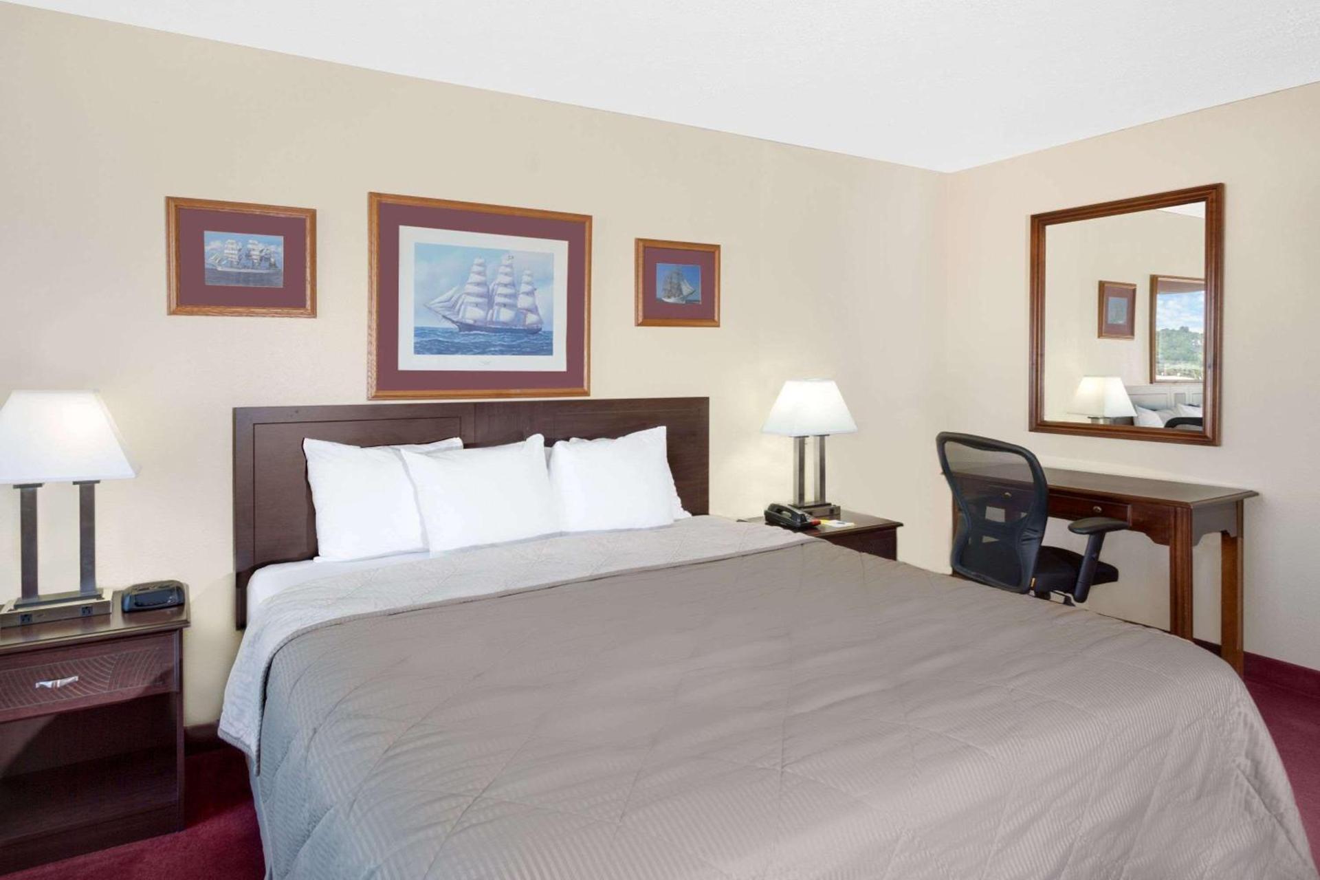 Days Inn by Wyndham Jackson photo 12