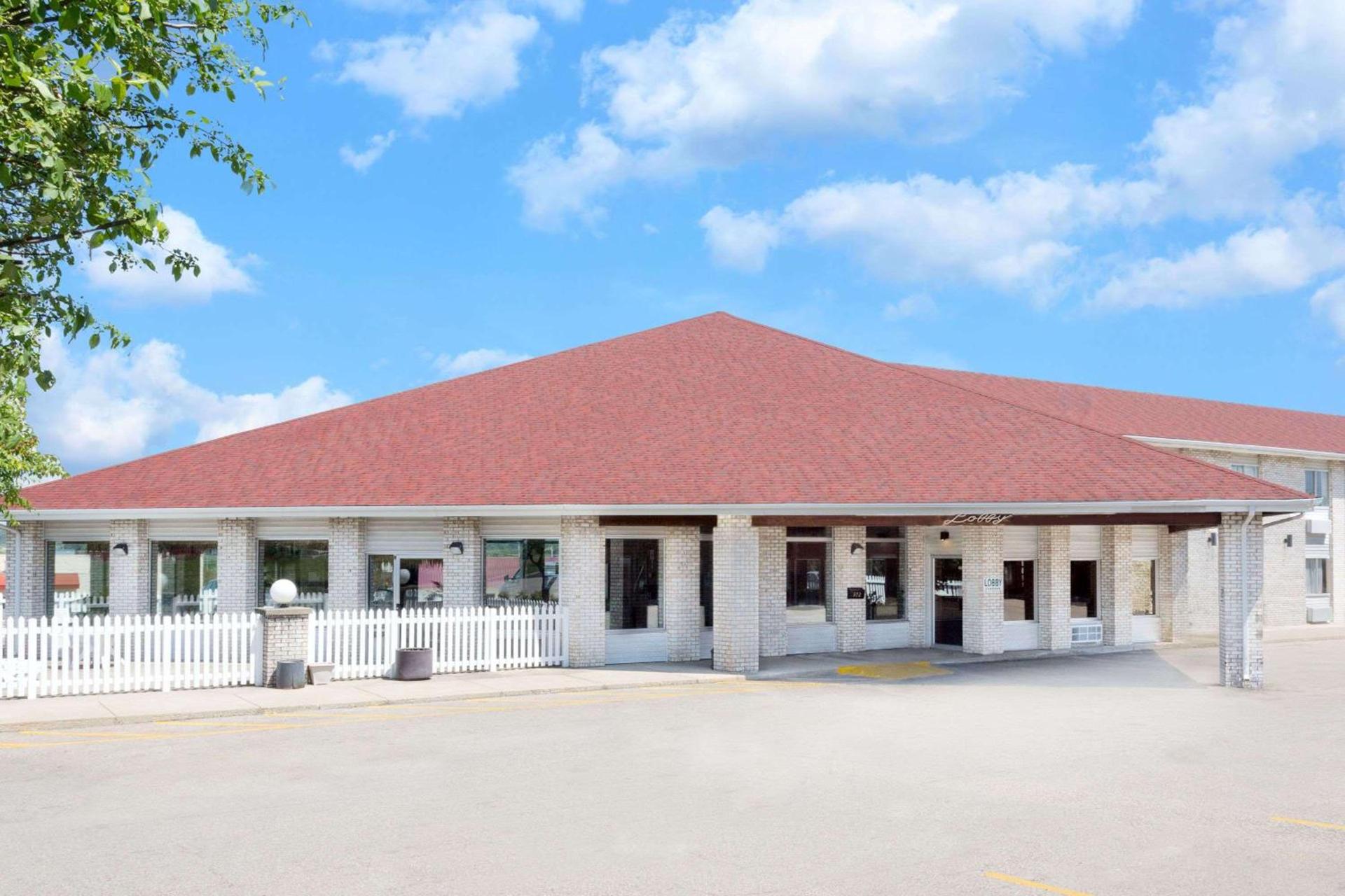 Days Inn by Wyndham Jackson photo 1