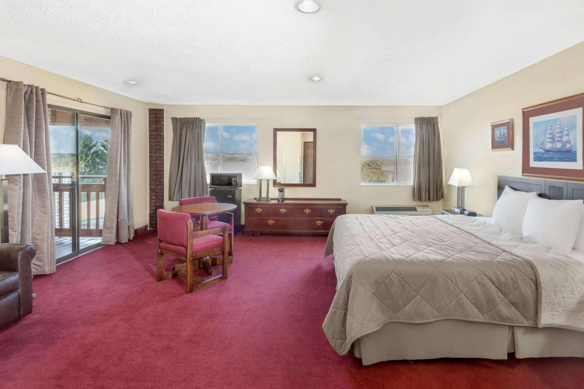 Days Inn by Wyndham Jackson photo 2