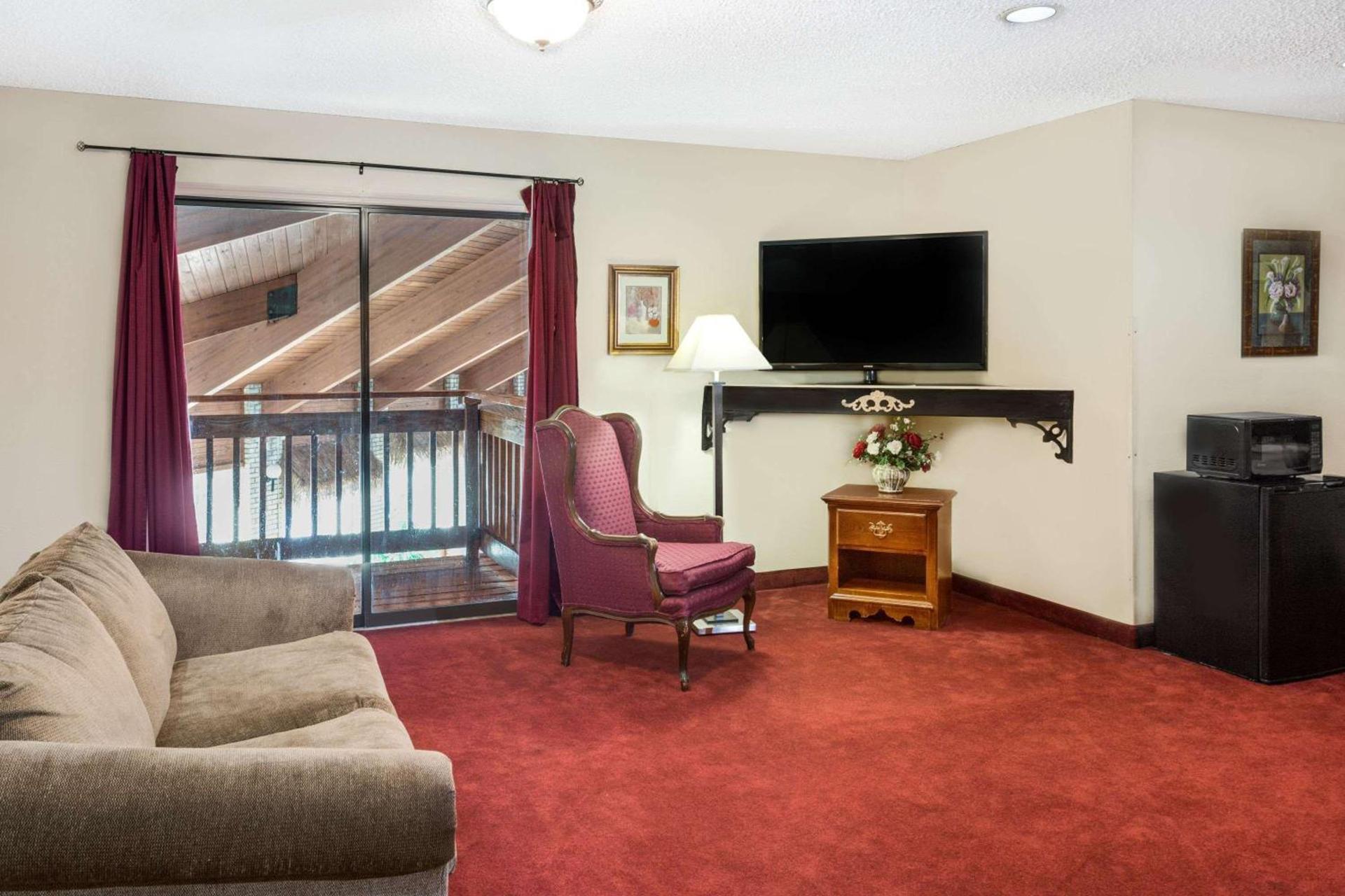 Days Inn by Wyndham Jackson photo 5