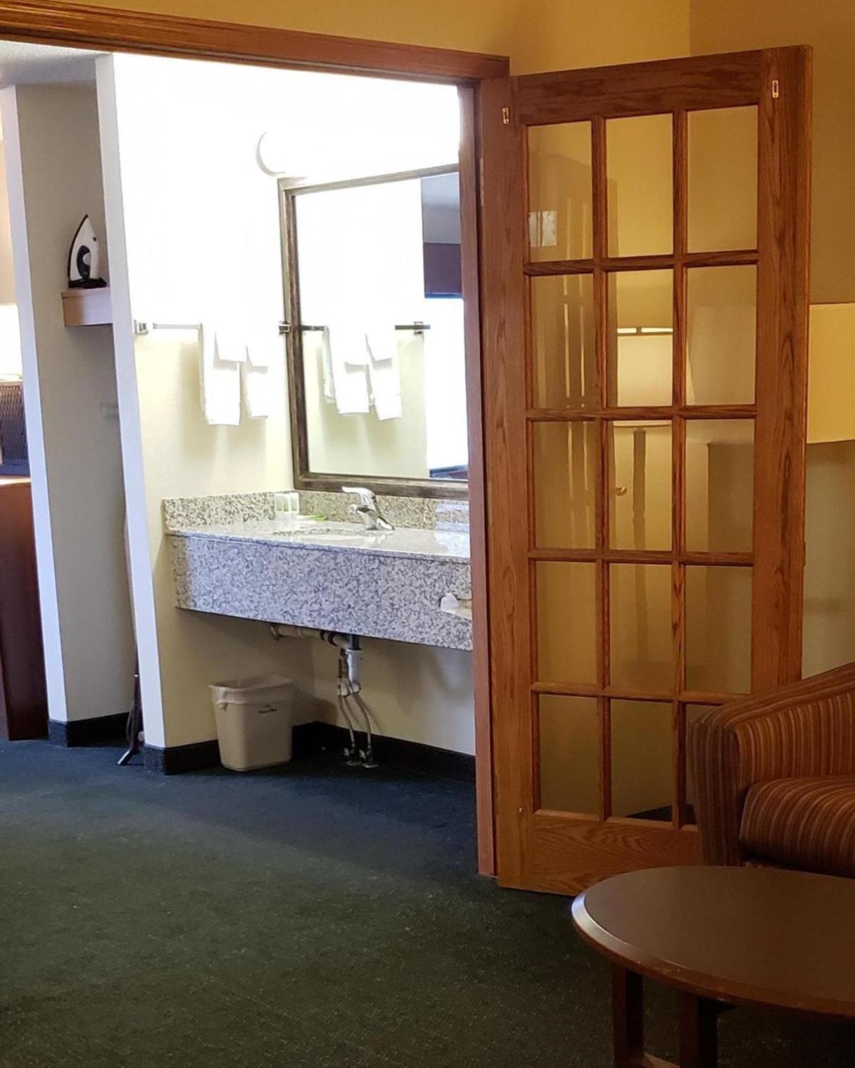 AmericInn by Wyndham Kearney photo 21
