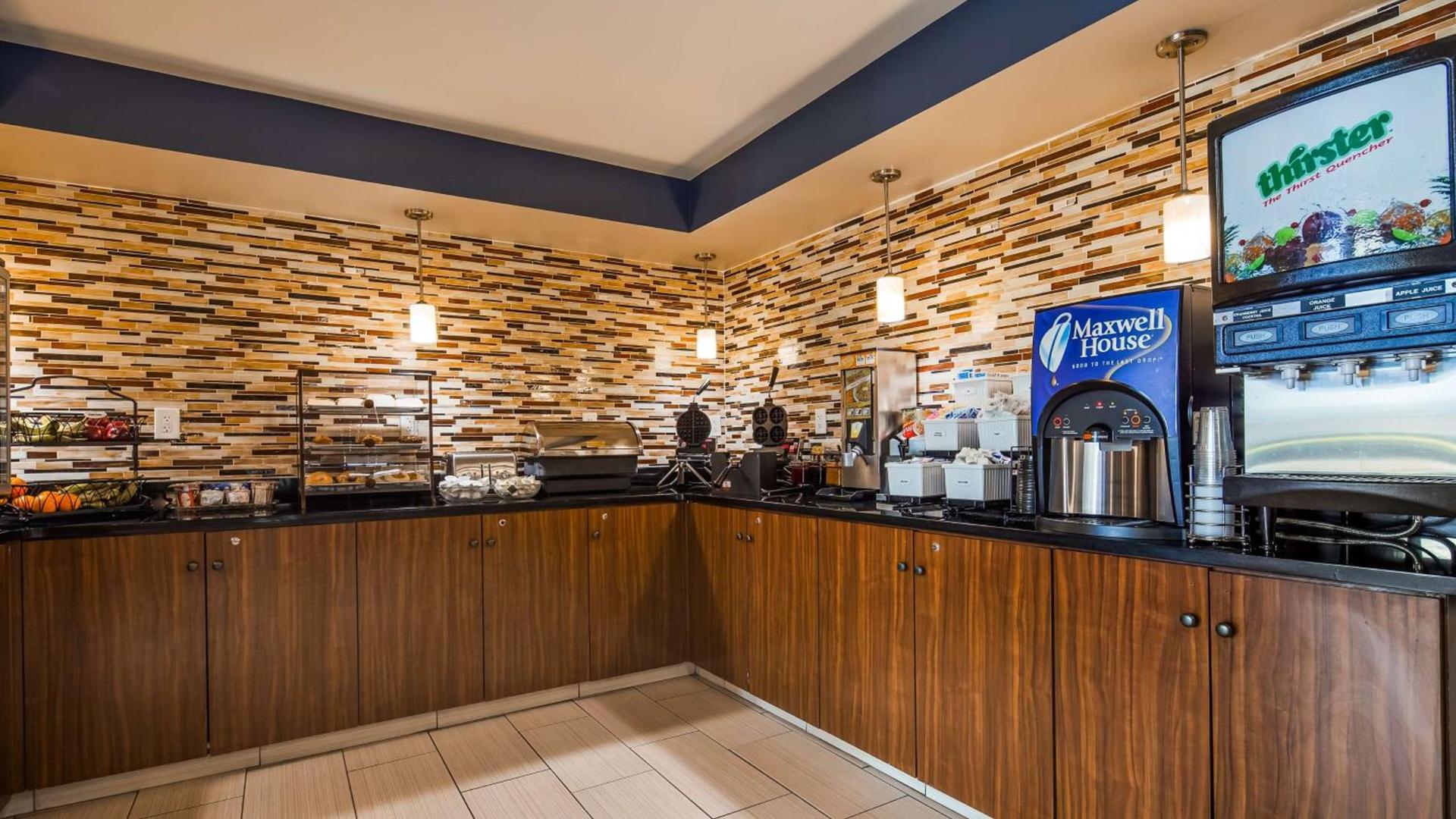 Best Western Center Inn photo 6