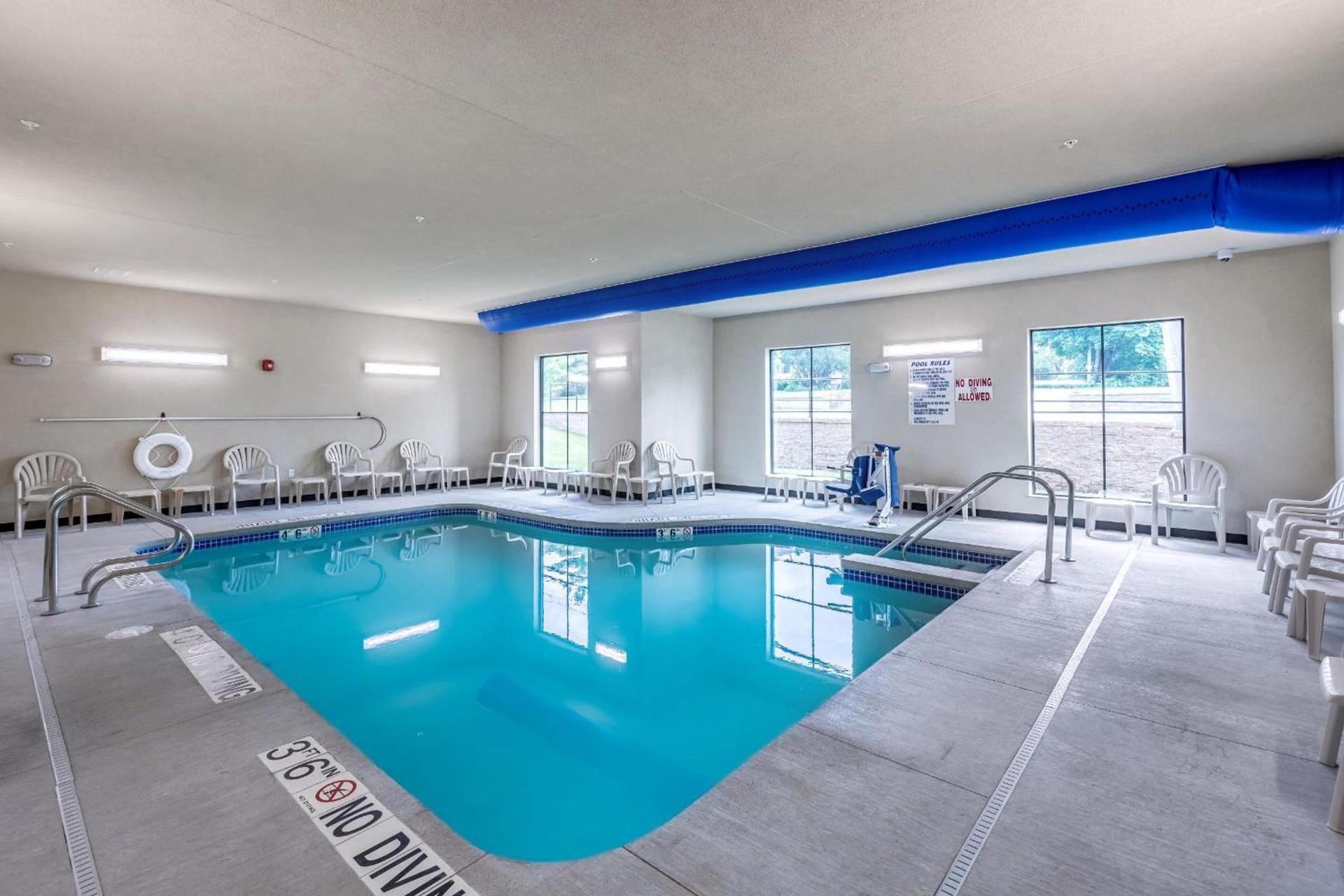 Cobblestone Hotel & Suites Hartford photo 10