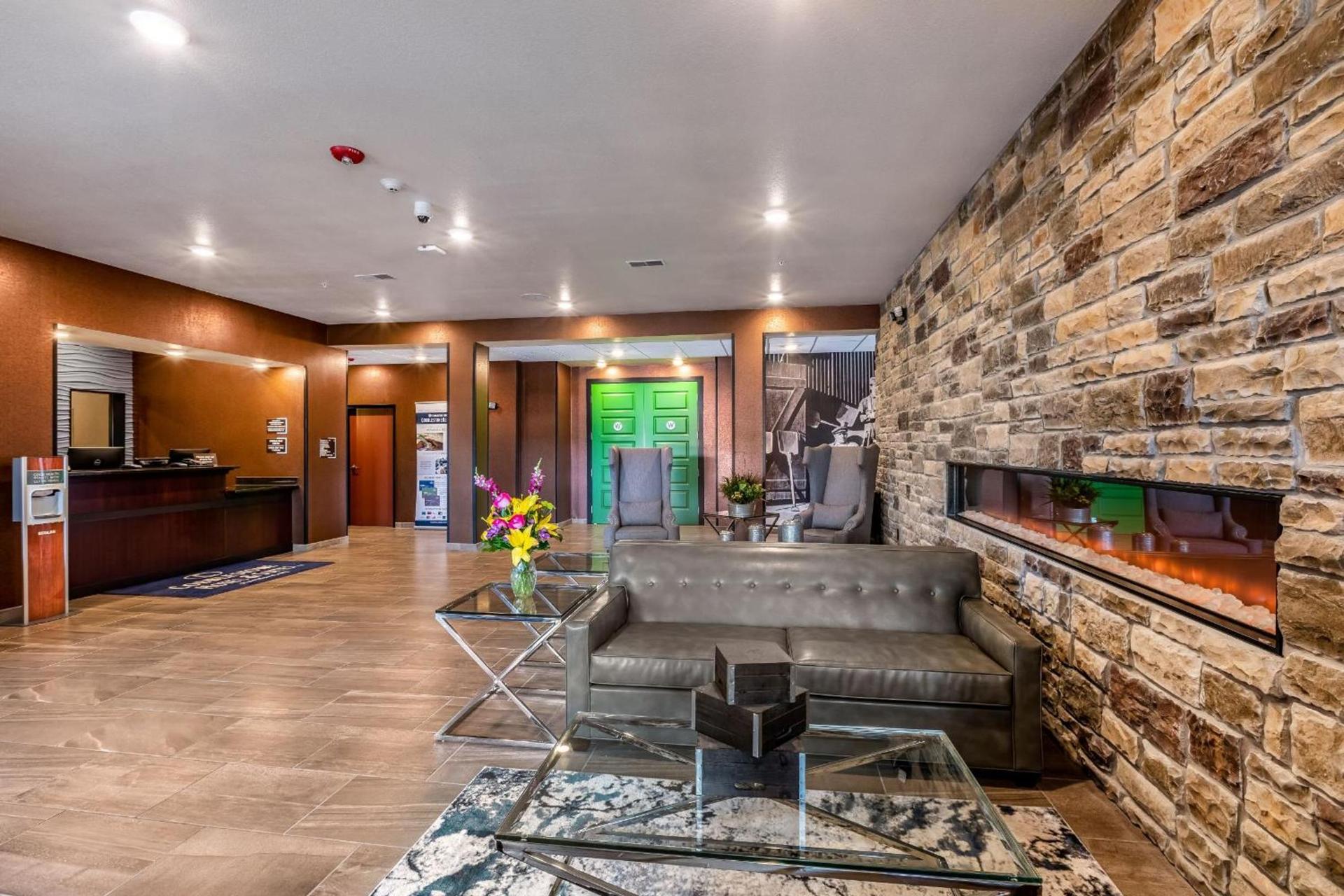 Cobblestone Hotel & Suites Hartford photo 12