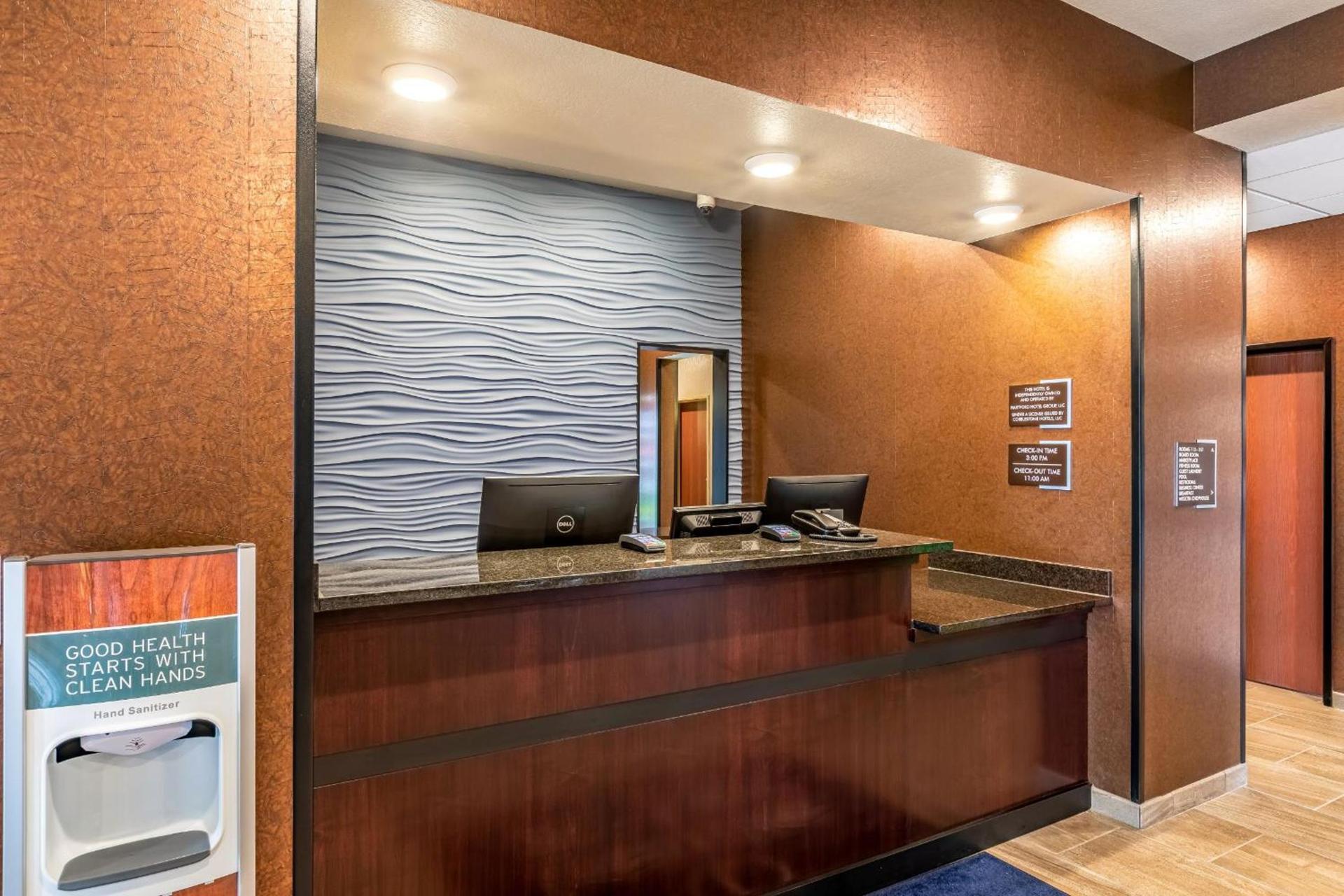 Cobblestone Hotel & Suites Hartford photo 14