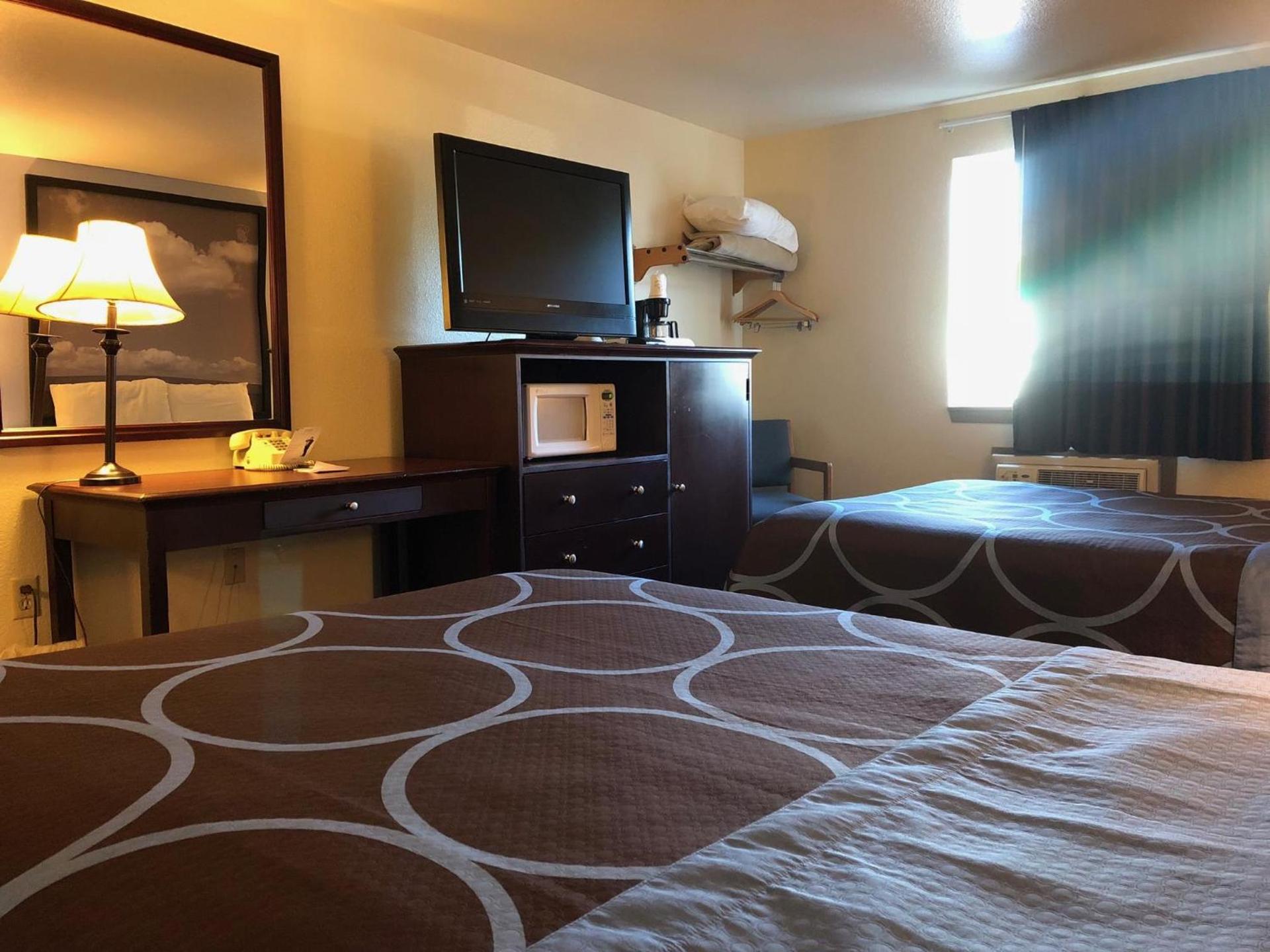 Super 8 by Wyndham Lewiston photo 22
