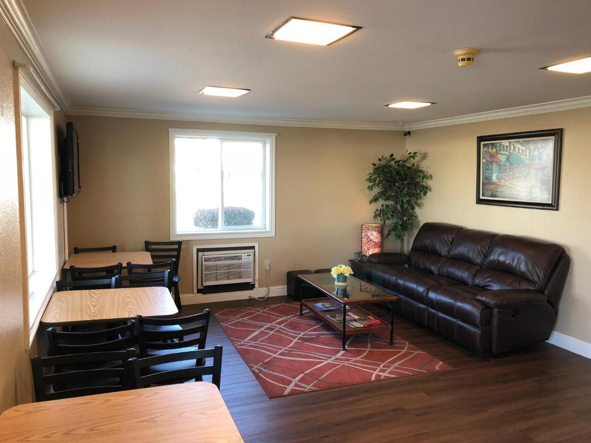 Super 8 by Wyndham Lewiston photo 18