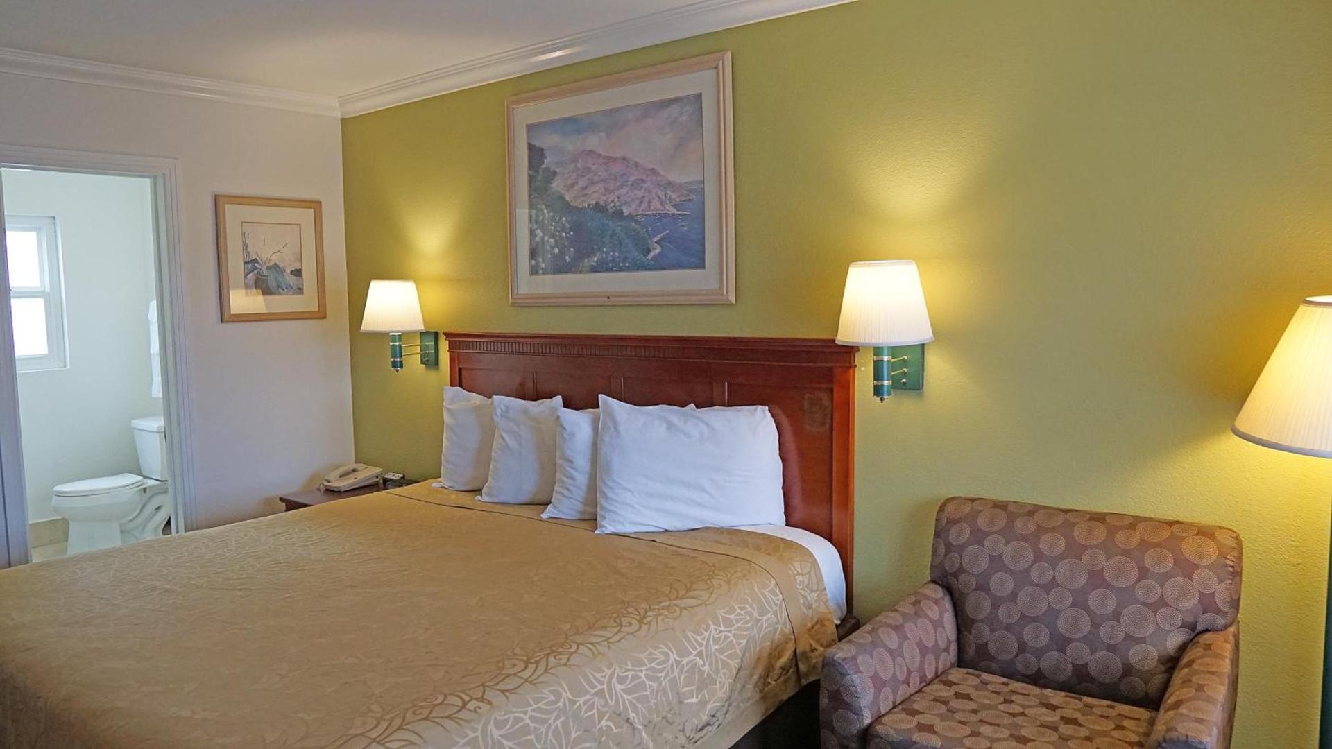 Redondo Inn and Suites photo 7