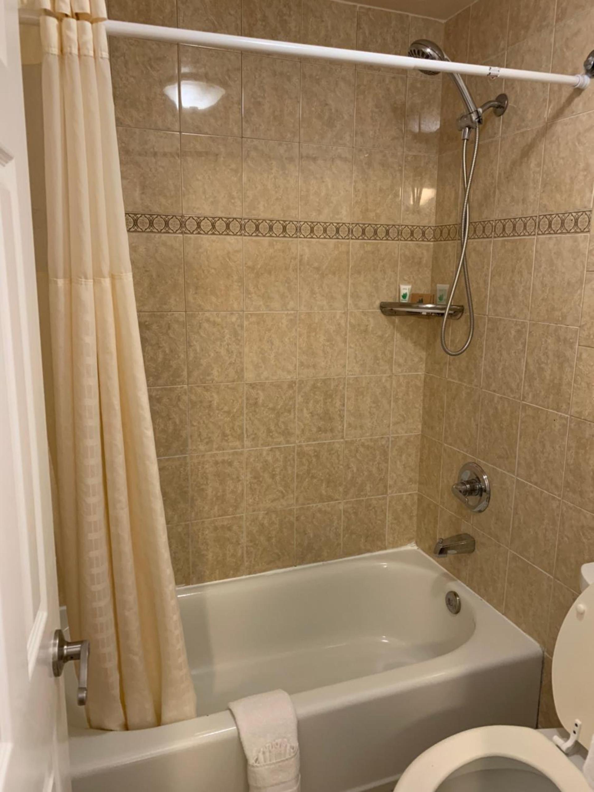 Lombard Plaza Motel photo 23