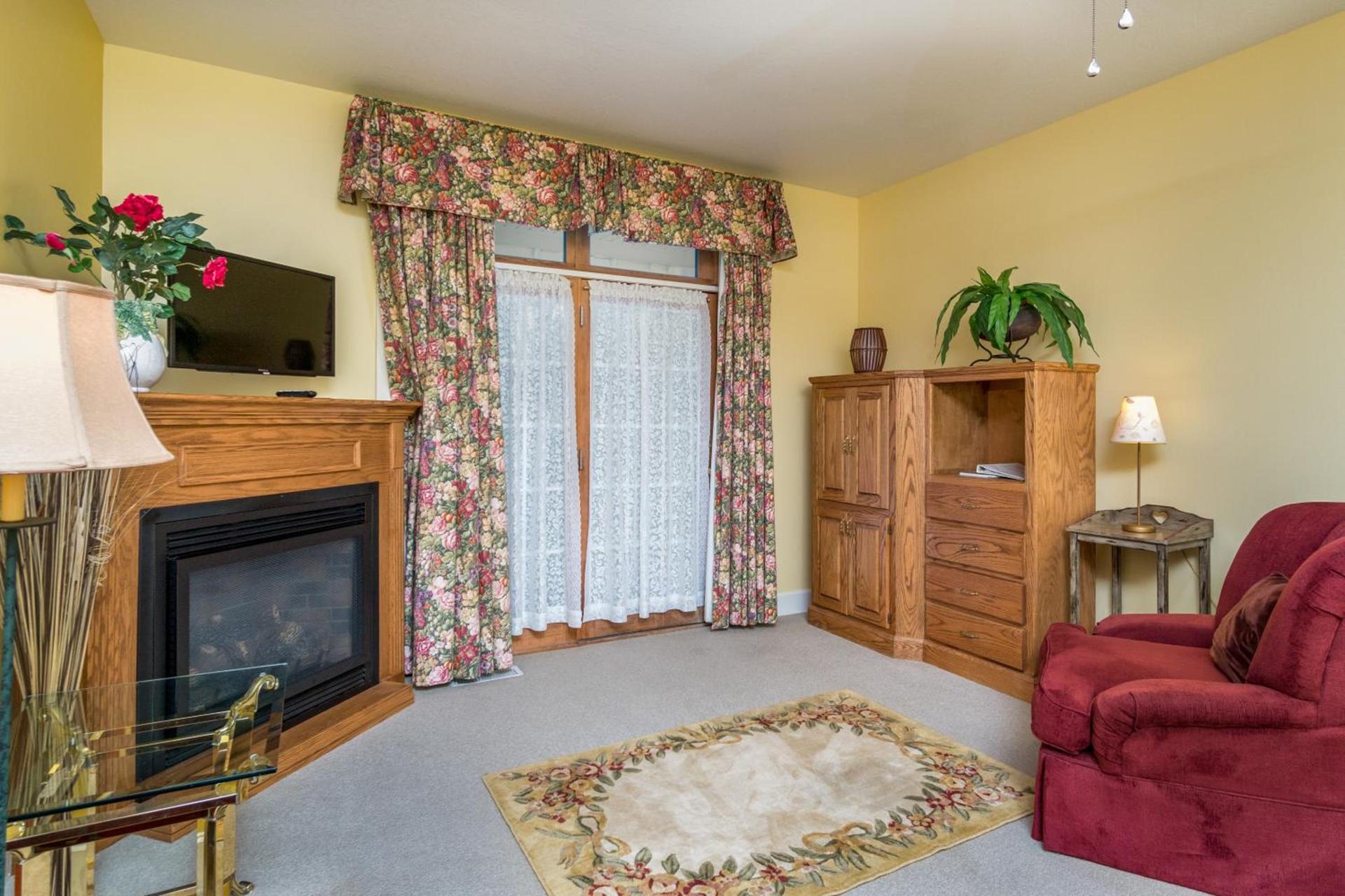 Highland Lake Inn & Resort - Flat Rock photo 47
