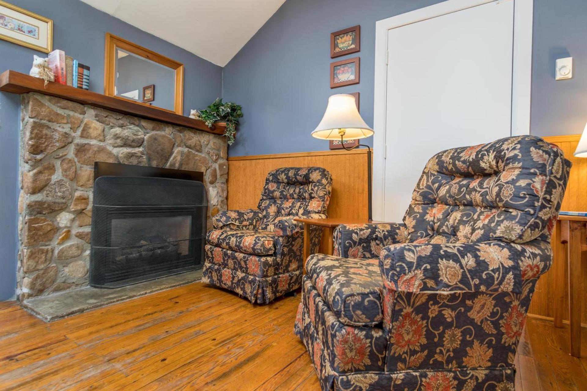 Highland Lake Inn & Resort - Flat Rock photo 39