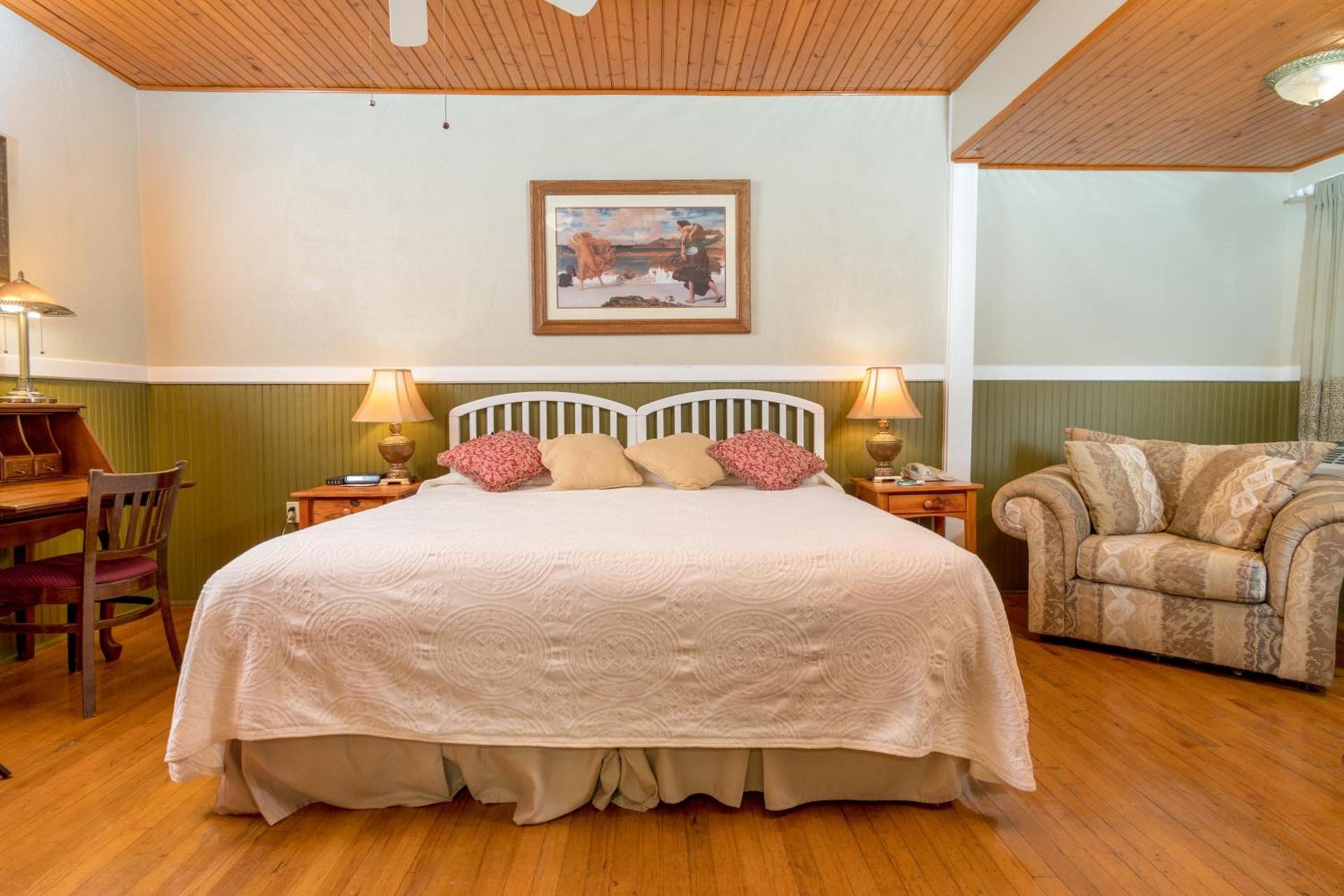 Highland Lake Inn & Resort - Flat Rock photo 33