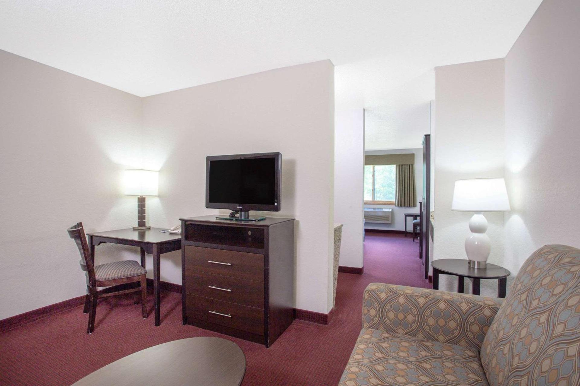AmericInn by Wyndham Hayward photo 14