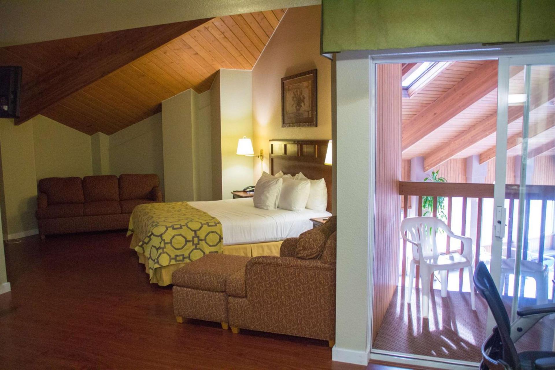Baymont by Wyndham Yreka photo 15