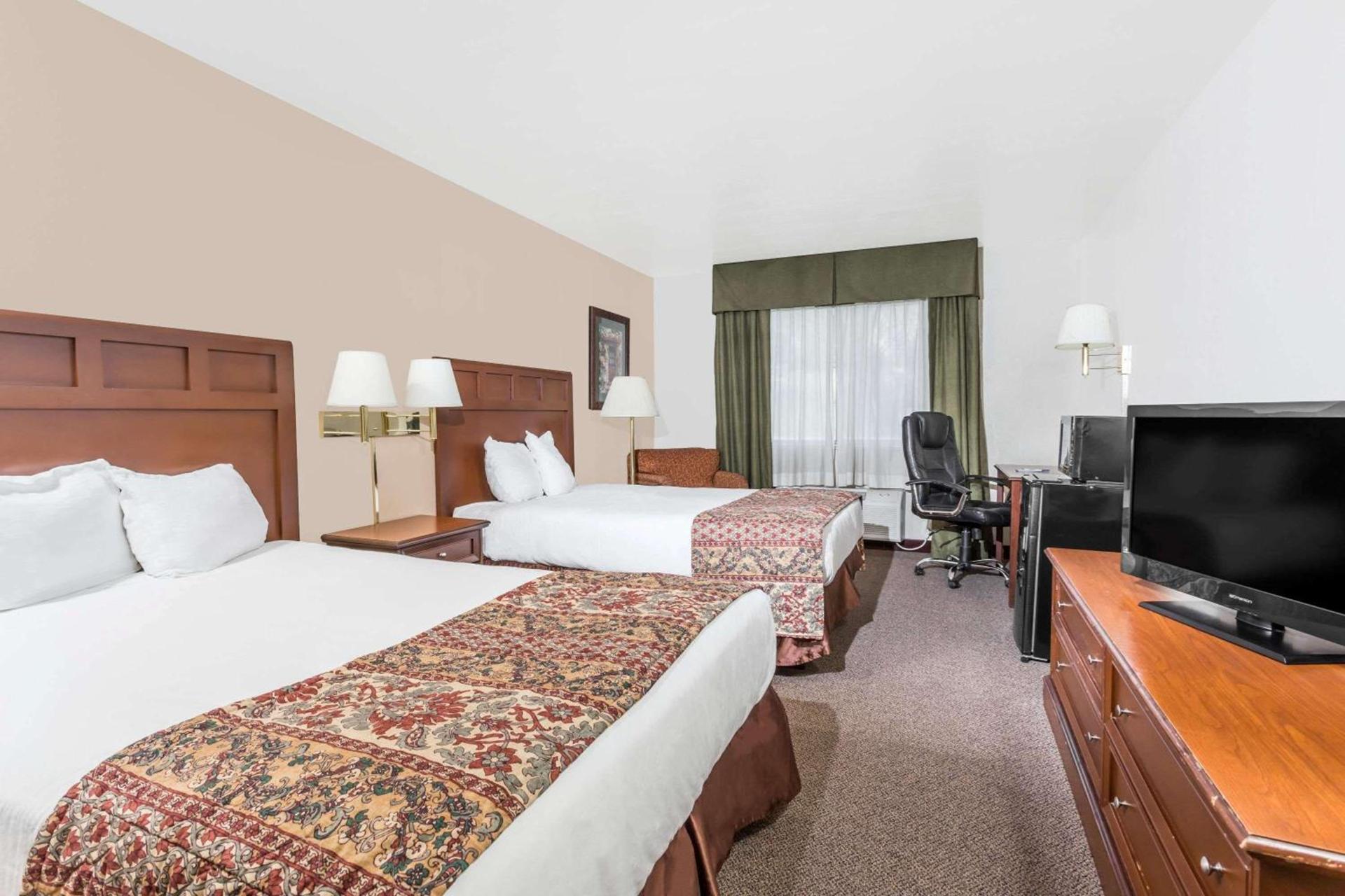 Baymont by Wyndham Yreka photo 17