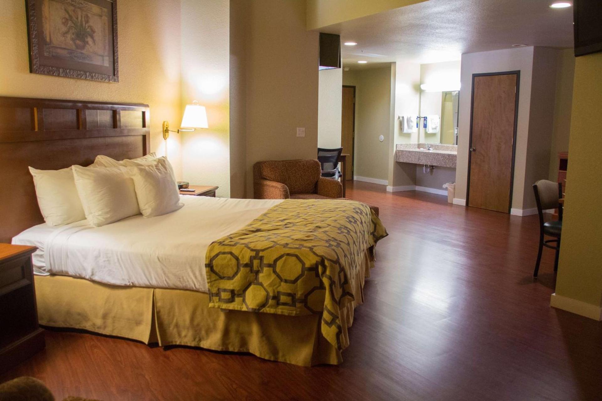 Baymont by Wyndham Yreka photo 19