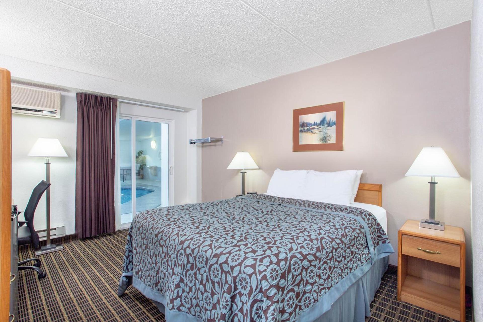 Days Inn by Wyndham Fond du Lac photo 16