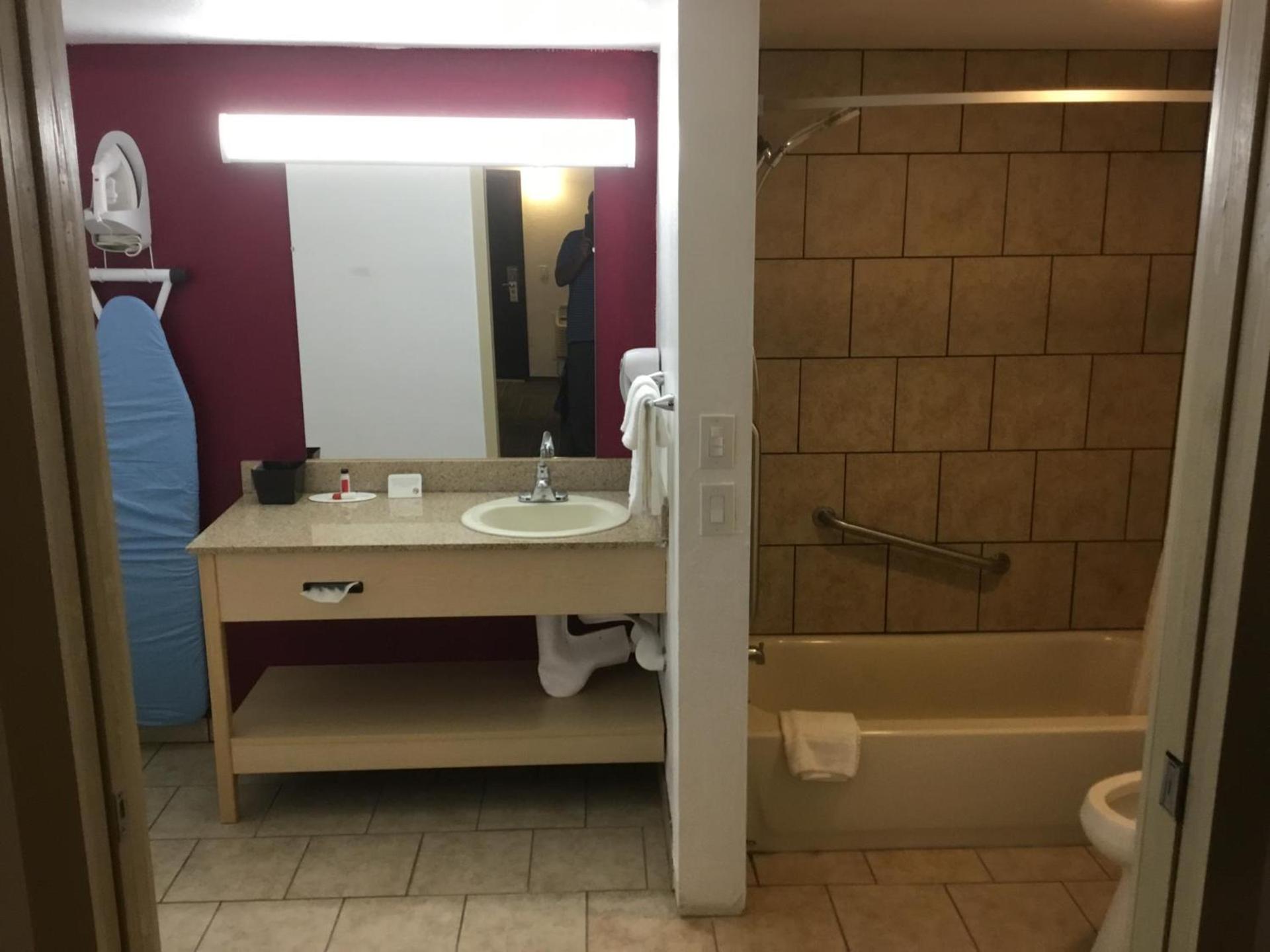 Super 8 by Wyndham City of Moore photo 23