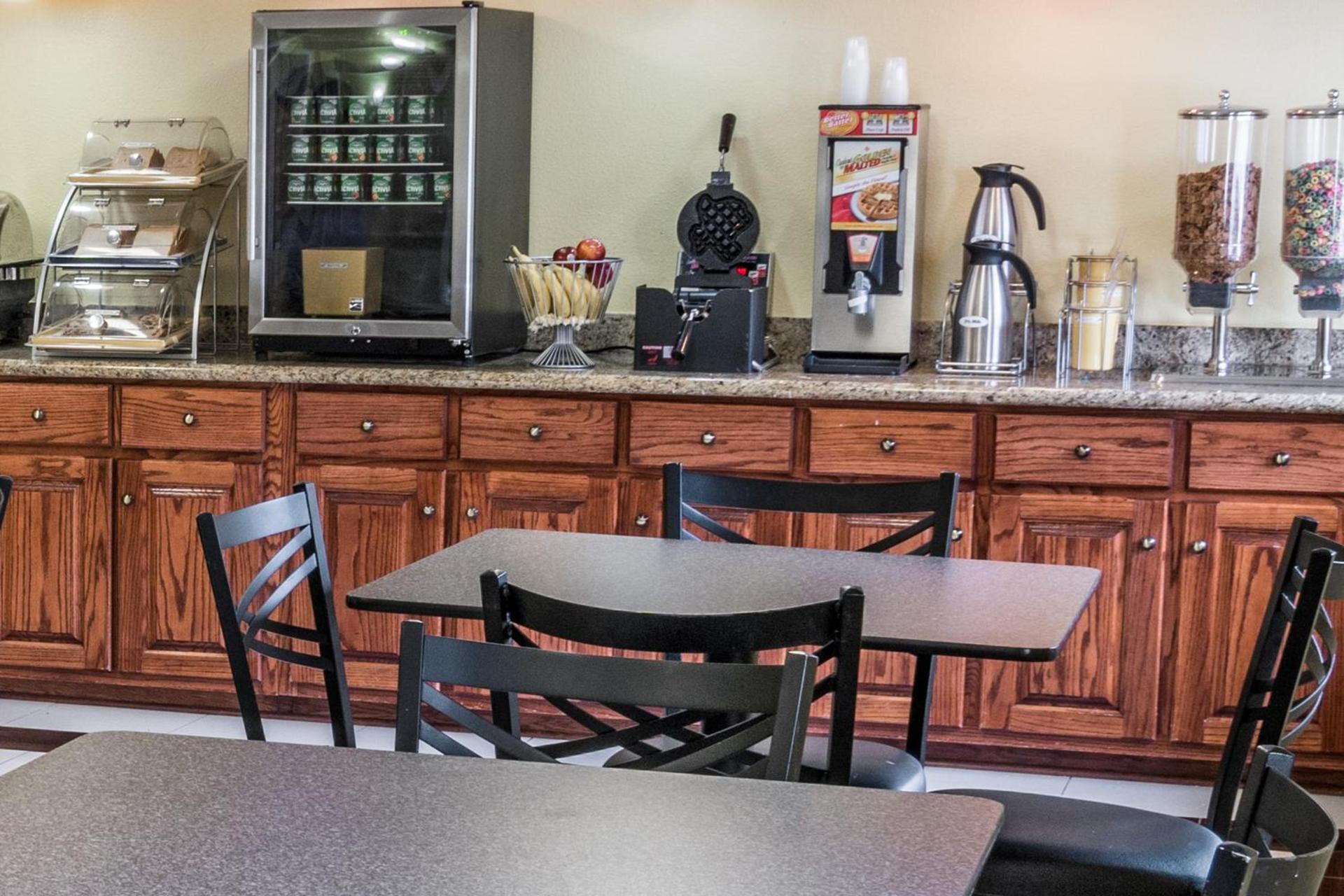 Days Inn by Wyndham Houston photo 17