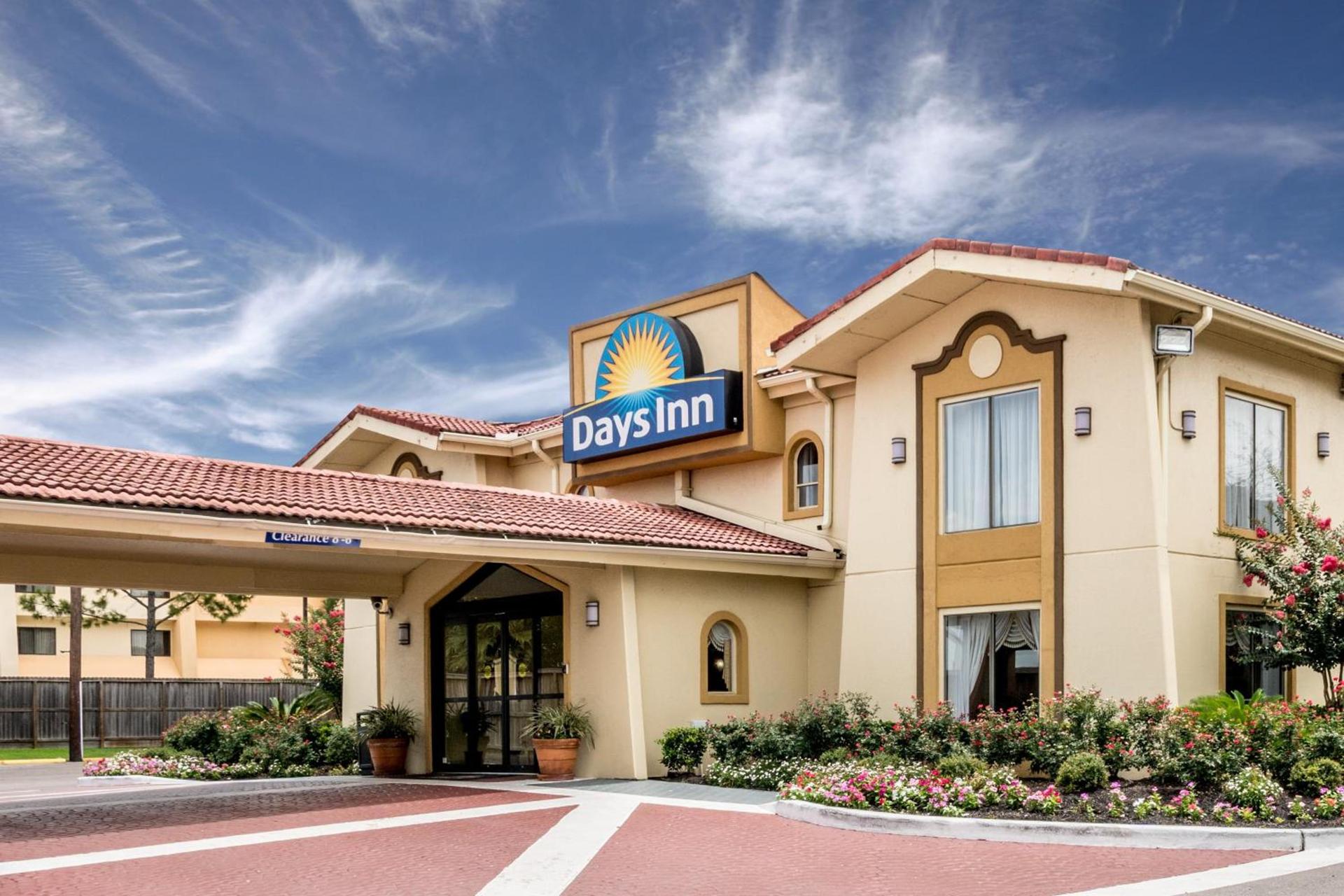 Days Inn by Wyndham Houston photo 1