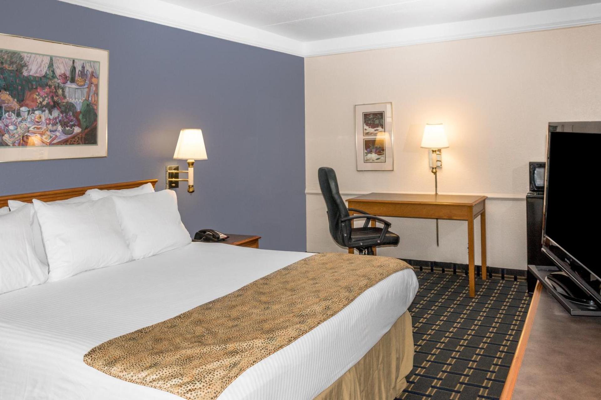 Days Inn by Wyndham Houston photo 13