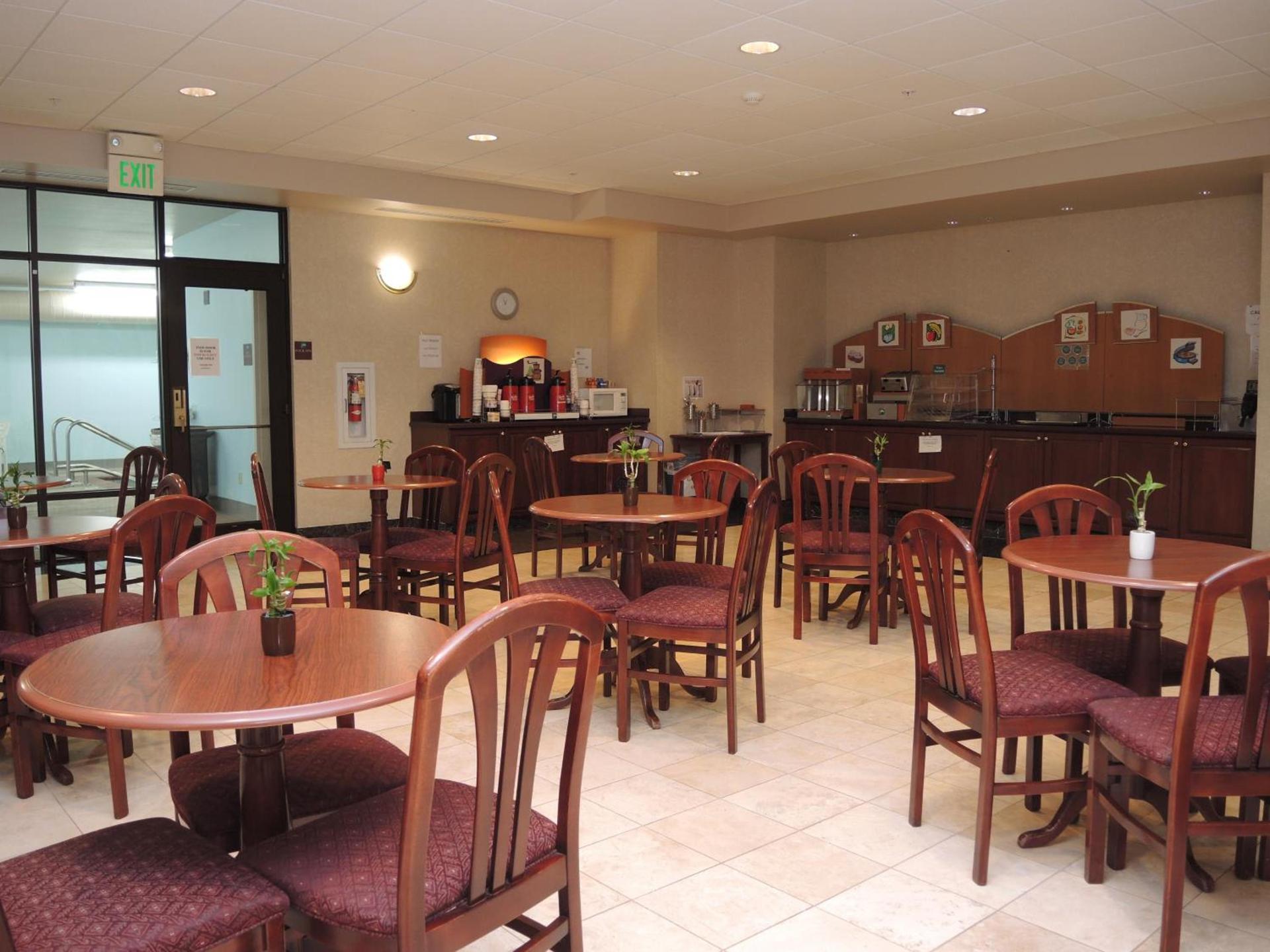 Evergreen Inn & Suites photo 14
