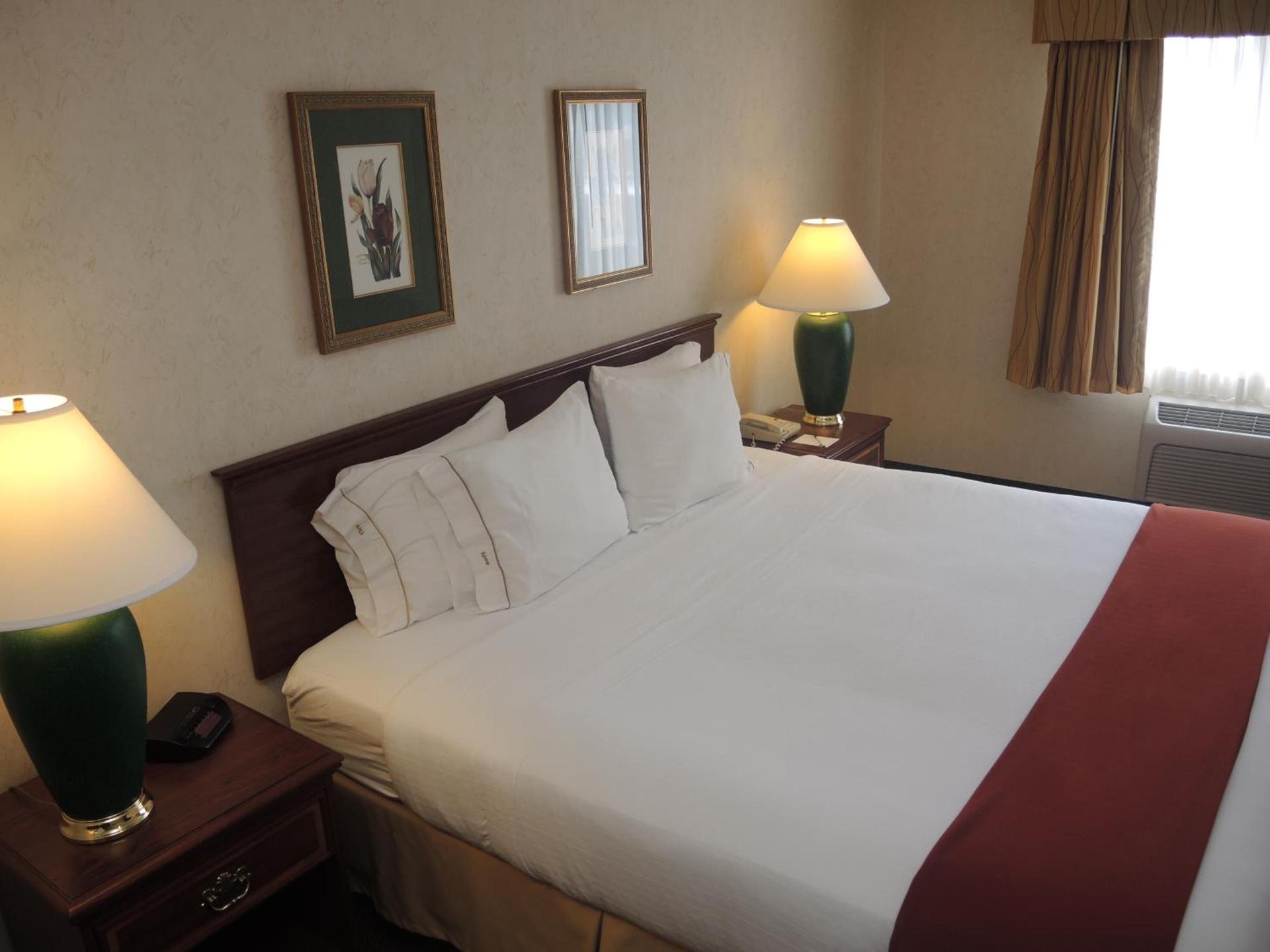 Evergreen Inn & Suites photo 19